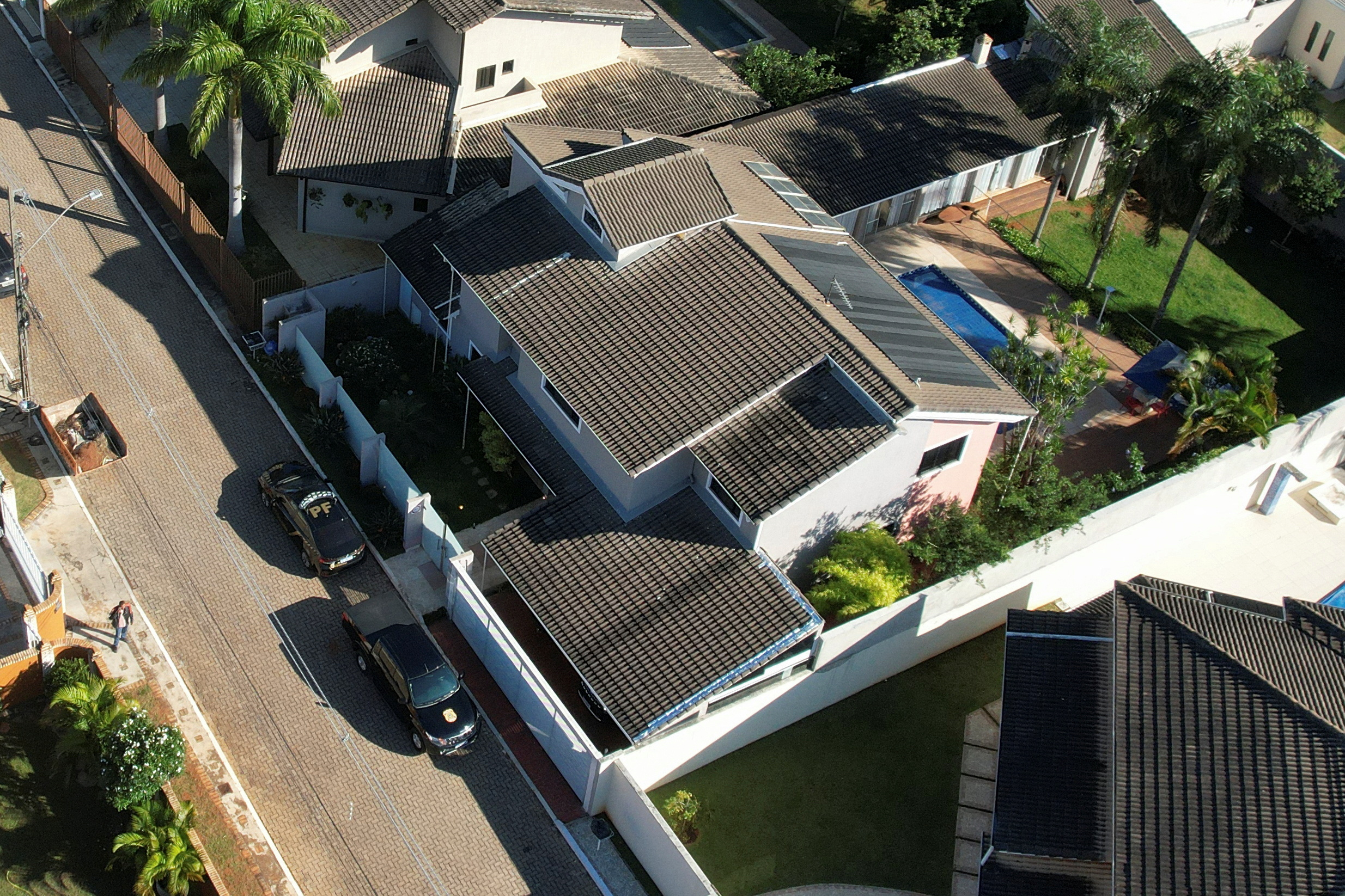 La casa de Jair Bolsonaro, durante una operación de allanamiento en su domicilio, en Brasilia, Brasil, el 3 de mayo de 2023. REUTERS/Ueslei Marcelino