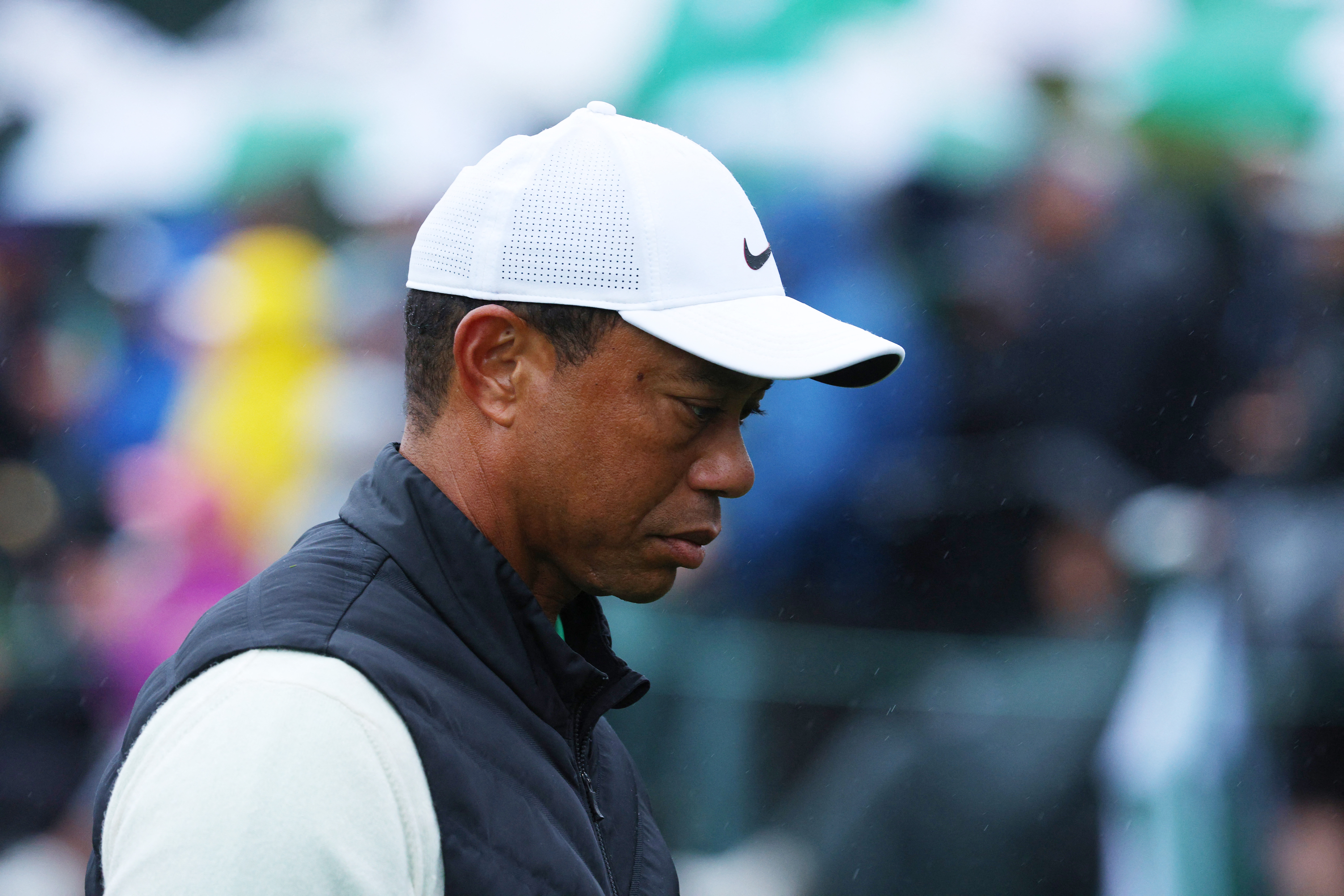 Tiger Woods anunció su retiro del torneo a través de Twitter (Reuters)