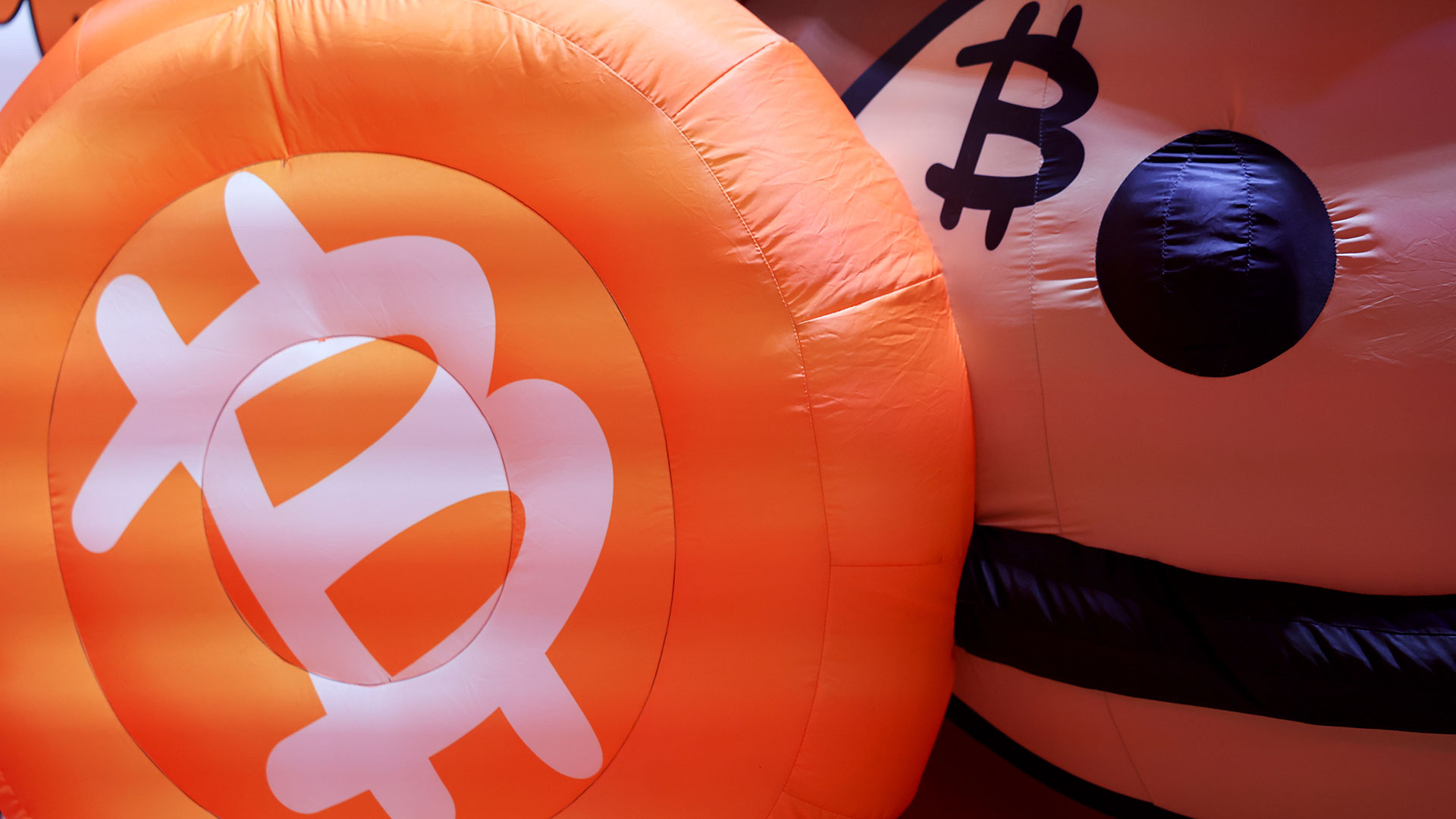 Revivi&oacute; el Bitcoin: cerr&oacute; la mejor semana en tres a&ntilde;os con una suba en su precio del 22 por ciento
