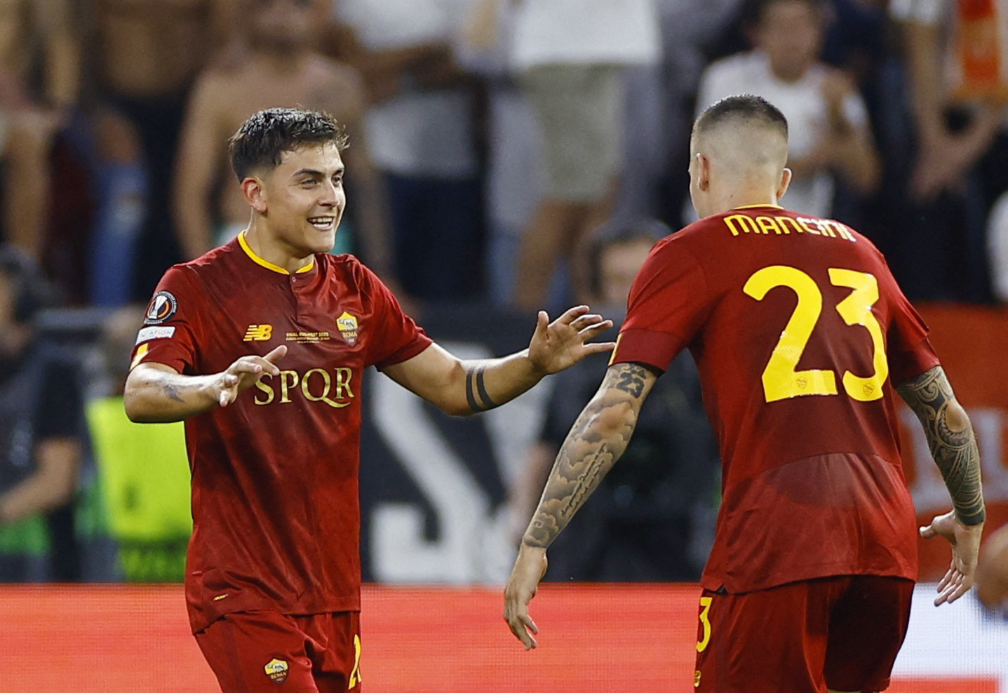 Con gol de Paulo Dybala, la Roma de Mourinho vence 1-0 al Sevilla en la final de la Europa League