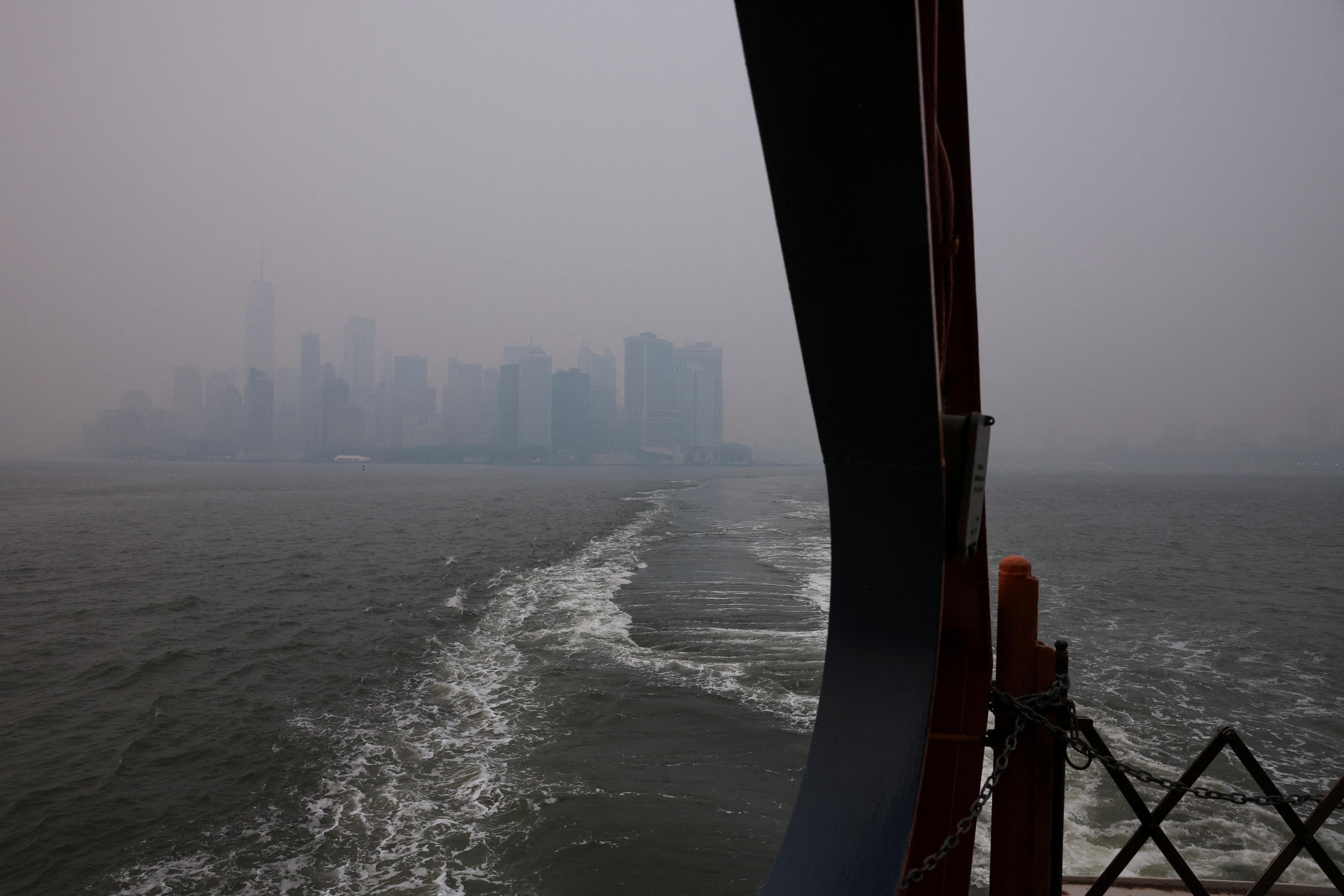 Manhattan, cubierta por el humo (Reuters)