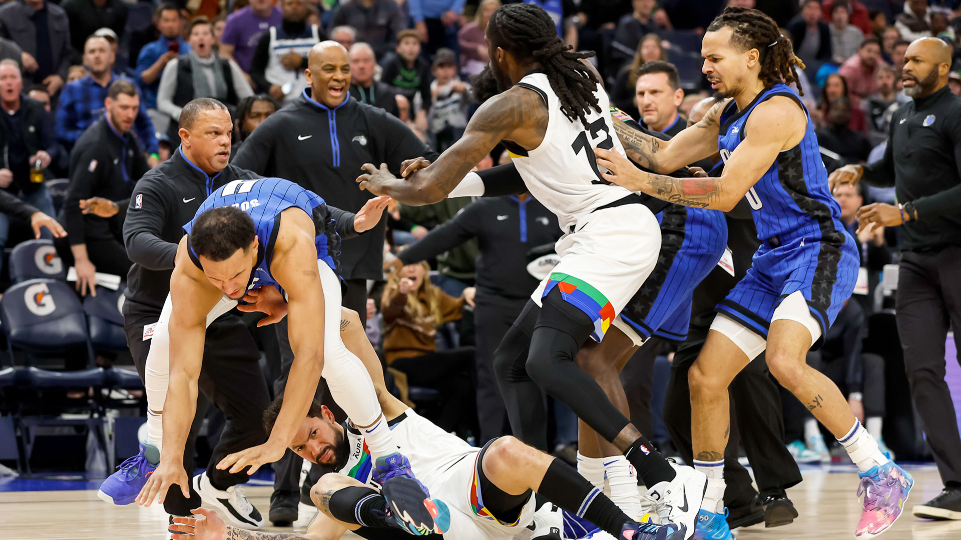 Una pelea entre jugadores de Minnesota Timberwolves y Orlando Magic terminÃ³ con cinco jugadores expulsados (Getty Images)