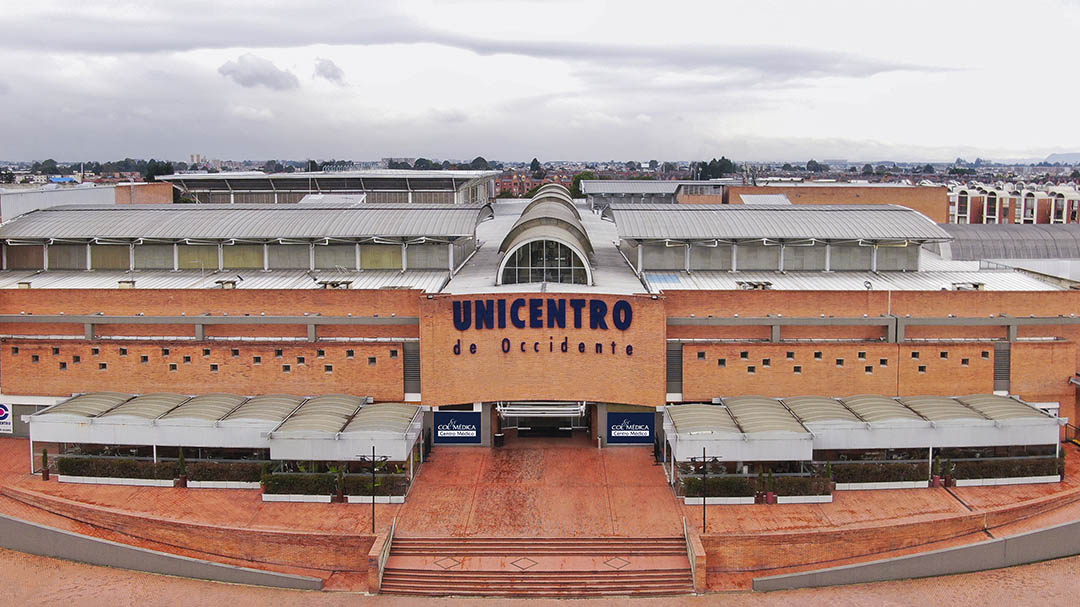 Balacera por intento de robo a carro de valores en inmediaciones a Unicentro de Occidente en Bogotá