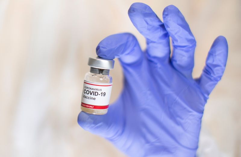 La iniciativa de que los estratos altos pagaran por la vacuna contra la COVID-19 no pasó.
REUTERS/Dado Ruvic