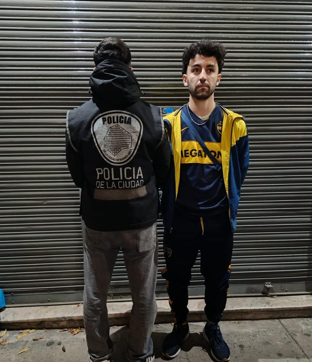 Reapareci&oacute; el hincha que irrumpi&oacute; en la conferencia de Scaloni: quiso entrar a la cancha de Boca con un carnet inhabilitado