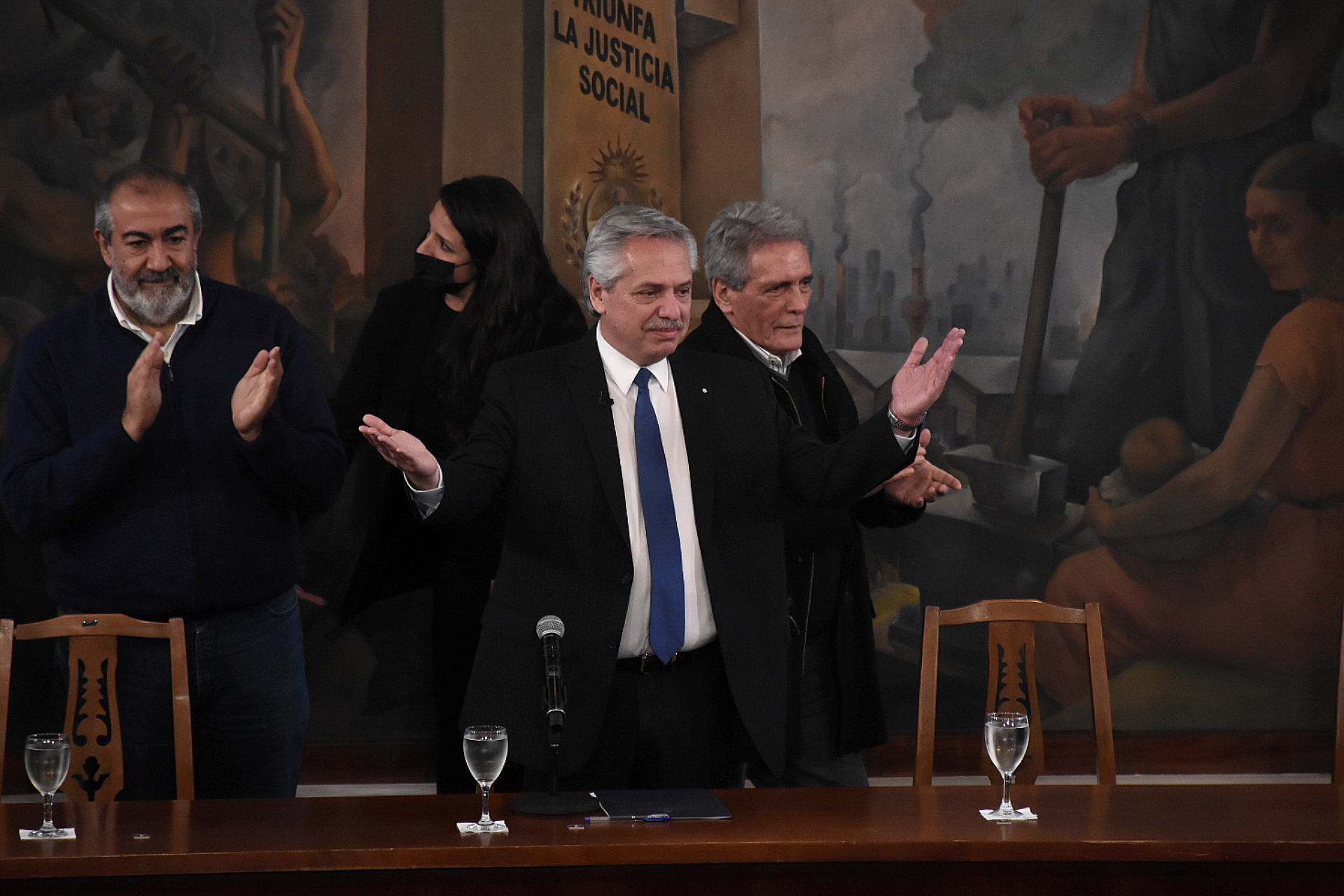 Alberto Fernández calentó la previa del discurso de Cristina Kirchner, envalentonado por la primera plana del peronismo en la CGT