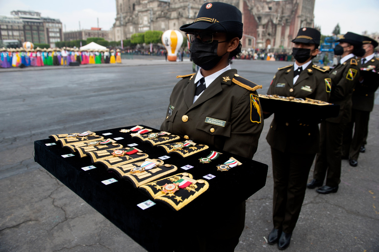 Se Entregaron Condecoraciones A Militares Y Deportistas De La Sedena Y Semar Que Participaron En