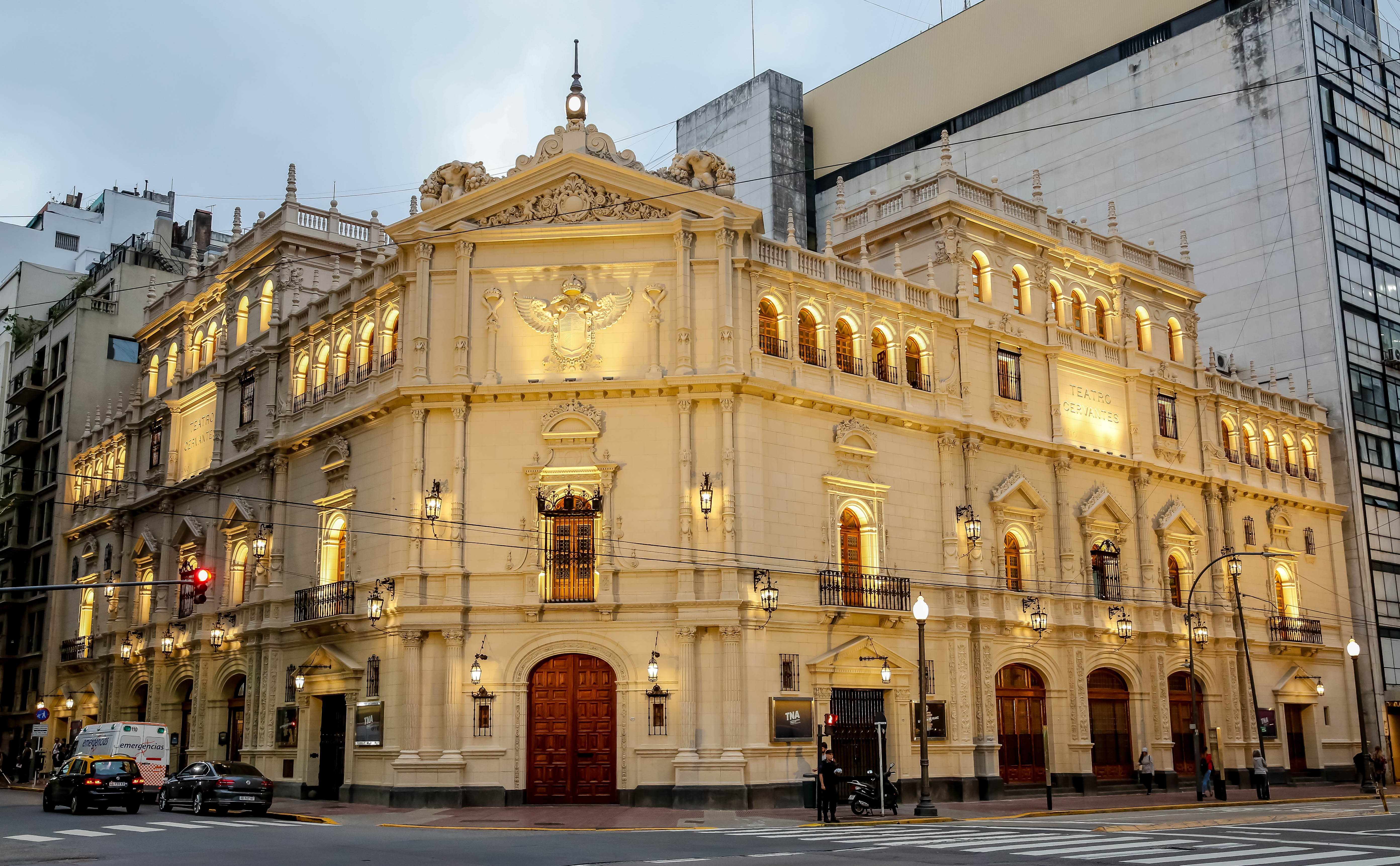 fin de semana Posdata Simposio España premia al Teatro Cervantes de Buenos Aires por “su extraordinaria  conservación y belleza” - Infobae