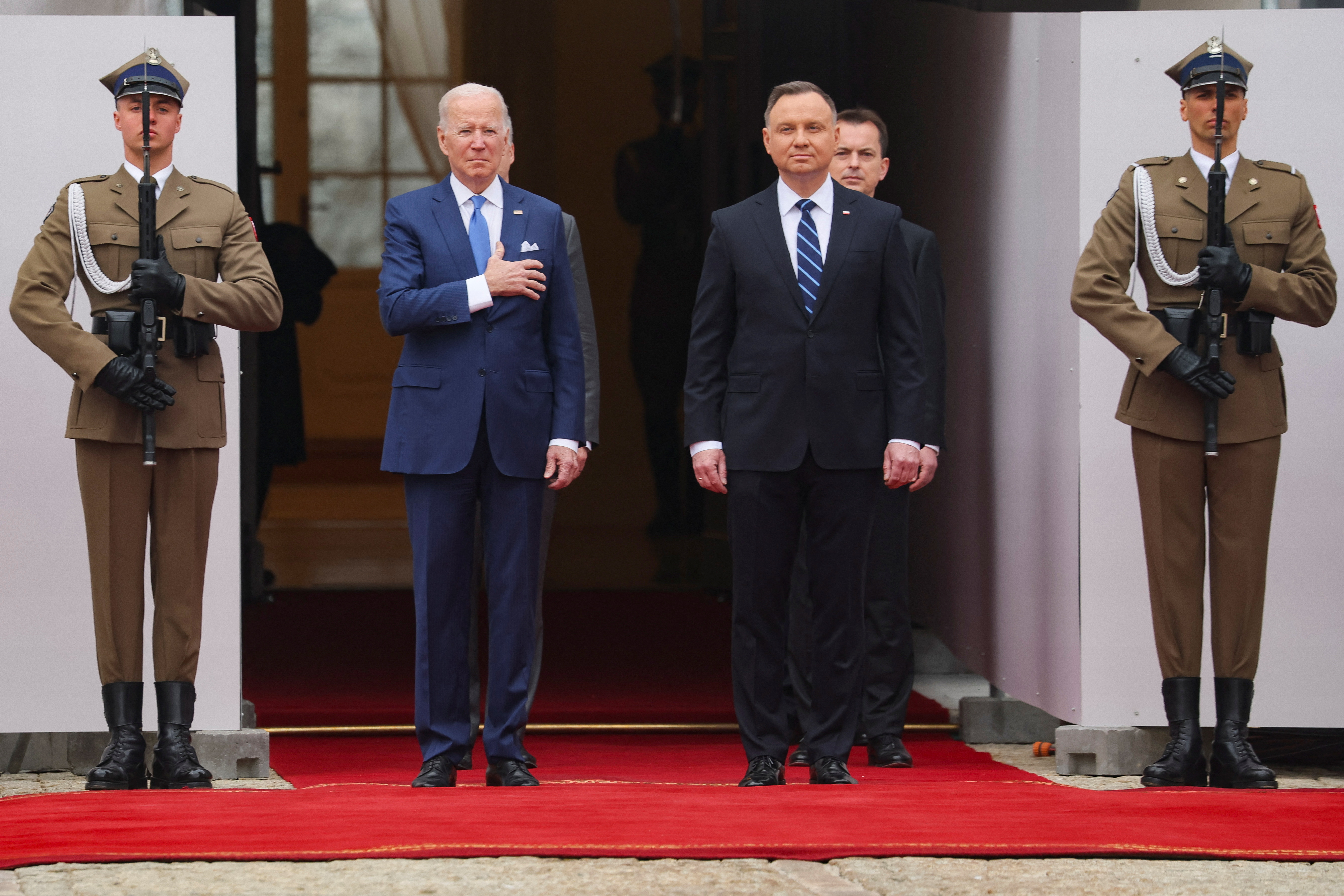 El presidente polaco Andrzej Duda recibe a su par estadounidense, Joe Biden en el Palacio presidencial de Varsovia (REUTERS/Evelyn Hockstein)