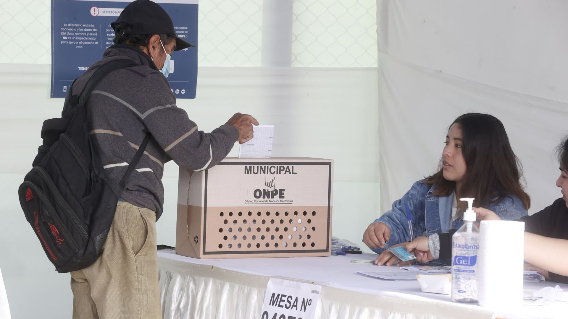 Uno de los pedidos de la población movilizada es que se adelanten elecciones para este año. (Andina)