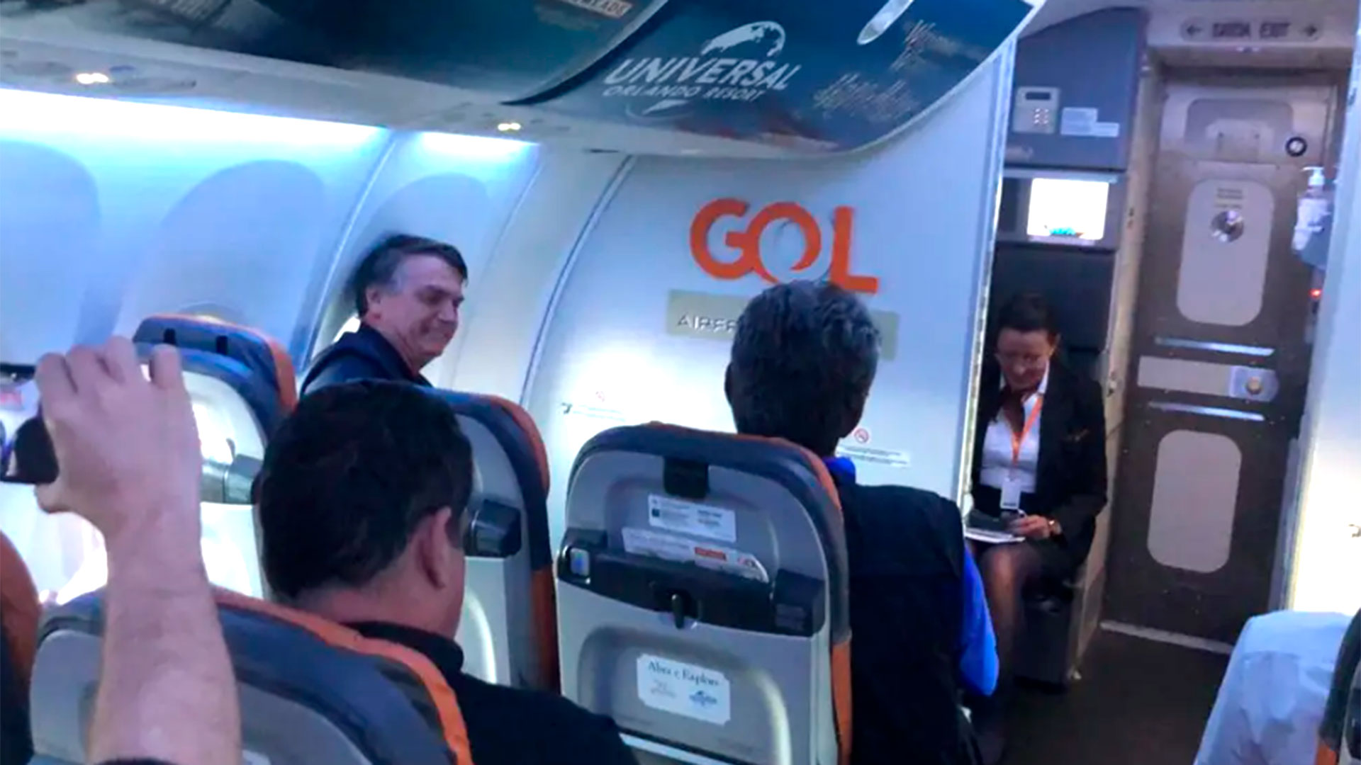 Bolsonaro, en el avión que lo trasladó desde Estados Unidos a Brasil (Gentileza: diario O'Globo)