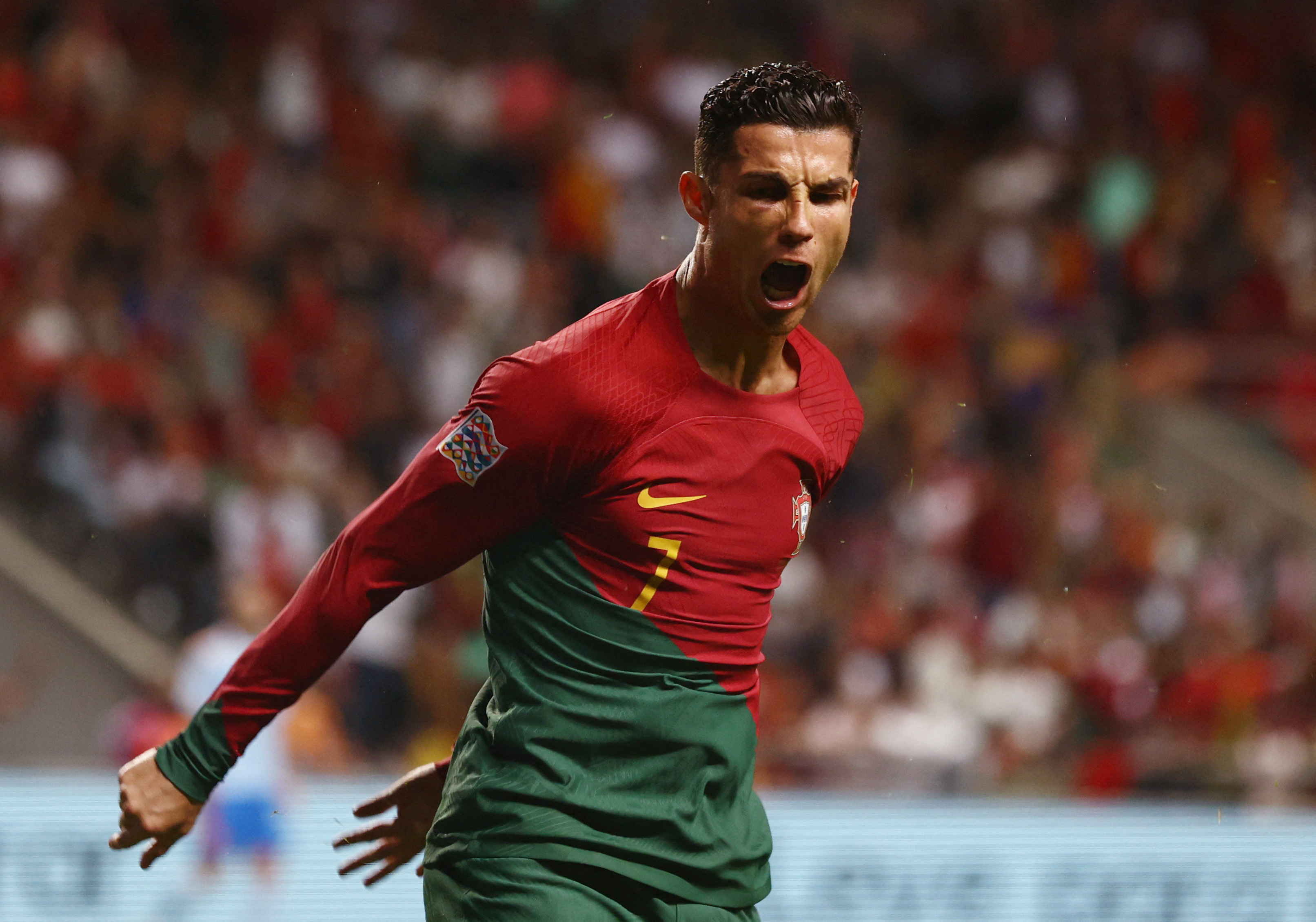 Cristiano Ronaldo solo piensa en el Mundial de Qatar 2022 con la selección de Portugal. Su presente en el Manchester United es negro (Reuters)