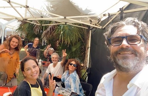 La foto que desató las especulaciones de una tercera temporada de "Soy tu fan", pero que en realidad era la producción de la película (Foto: Instagram Ana Claudia Talancón)