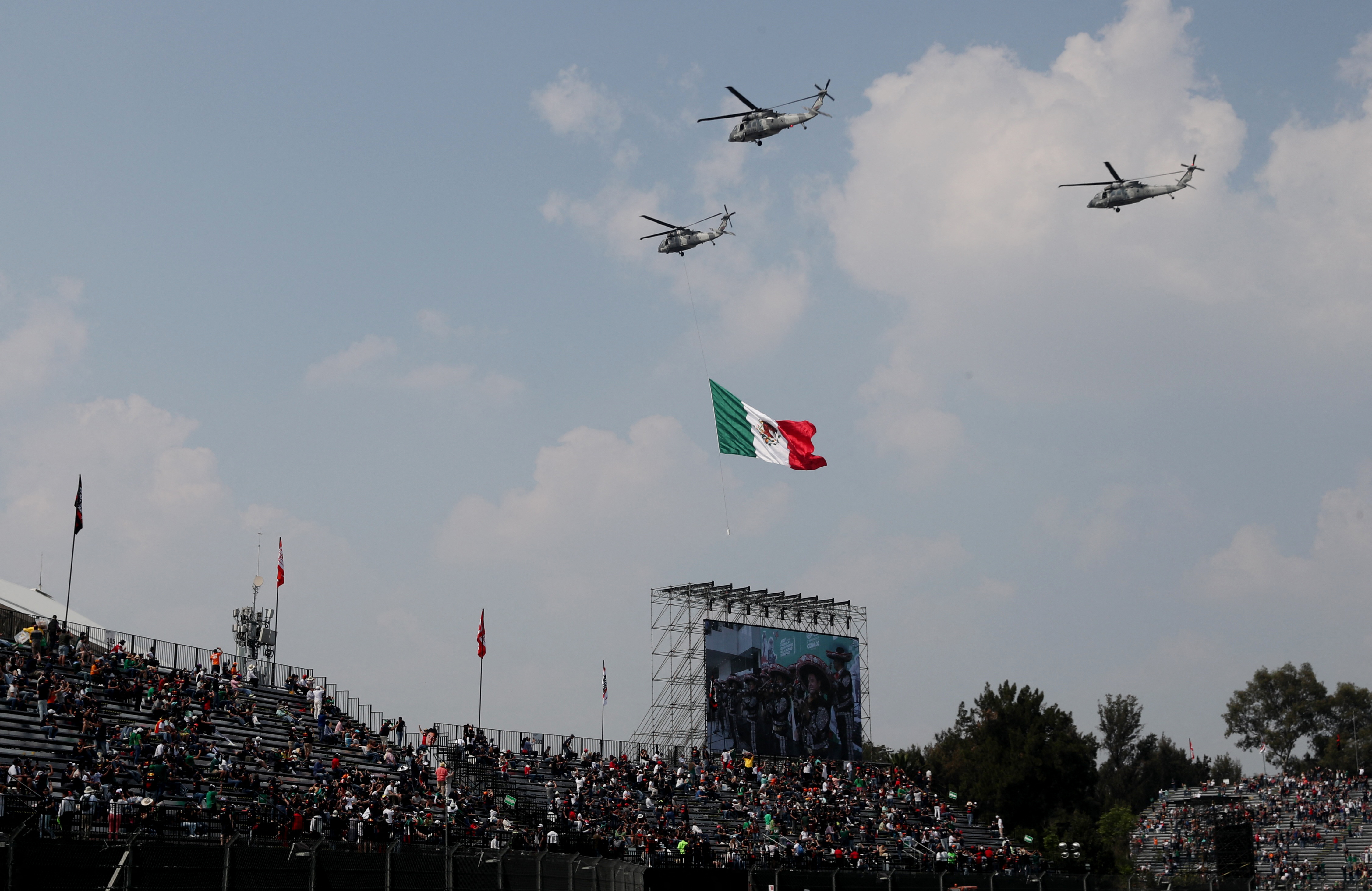 Formula One F1 - Mexico City Grand Prix - Autodromo Hermanos Rodriguez, Mexico City, Mexico - October 30, 2022 Helicopters fly the Mexican flag before the race REUTERS/Edgard Garrido