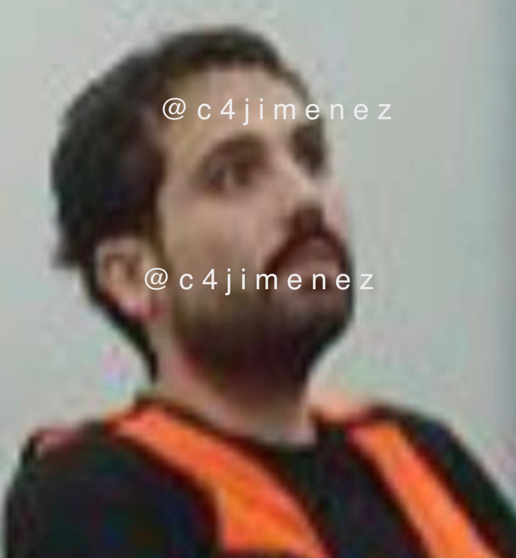 Ovidio Guzmán fue captado con un chaleco de color naranja por miembros de la Interpol 
(Foto: Twitter/@c4jimenez)