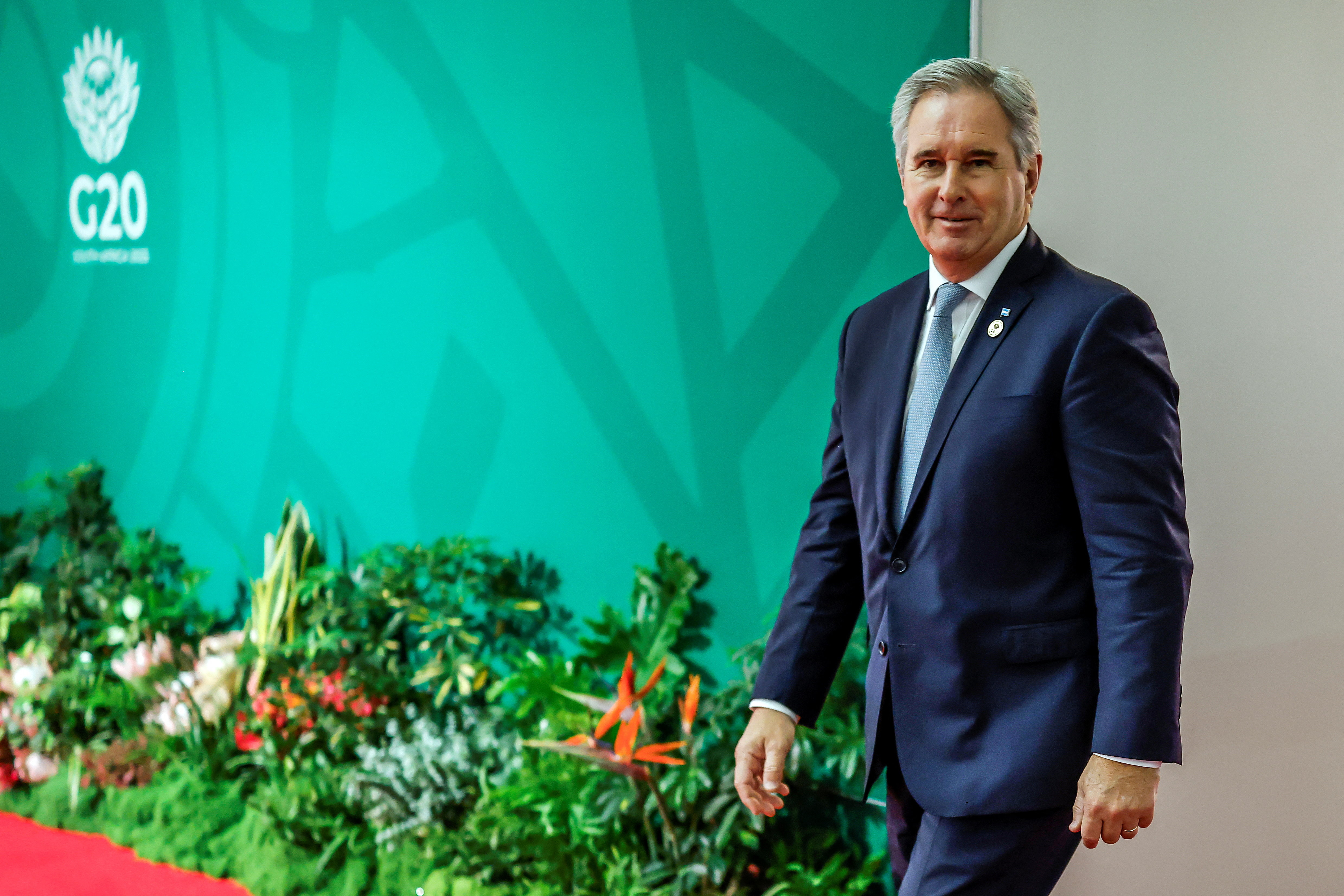 Una “lona precolombina” transforma la fachada del Palacio de Cristal 