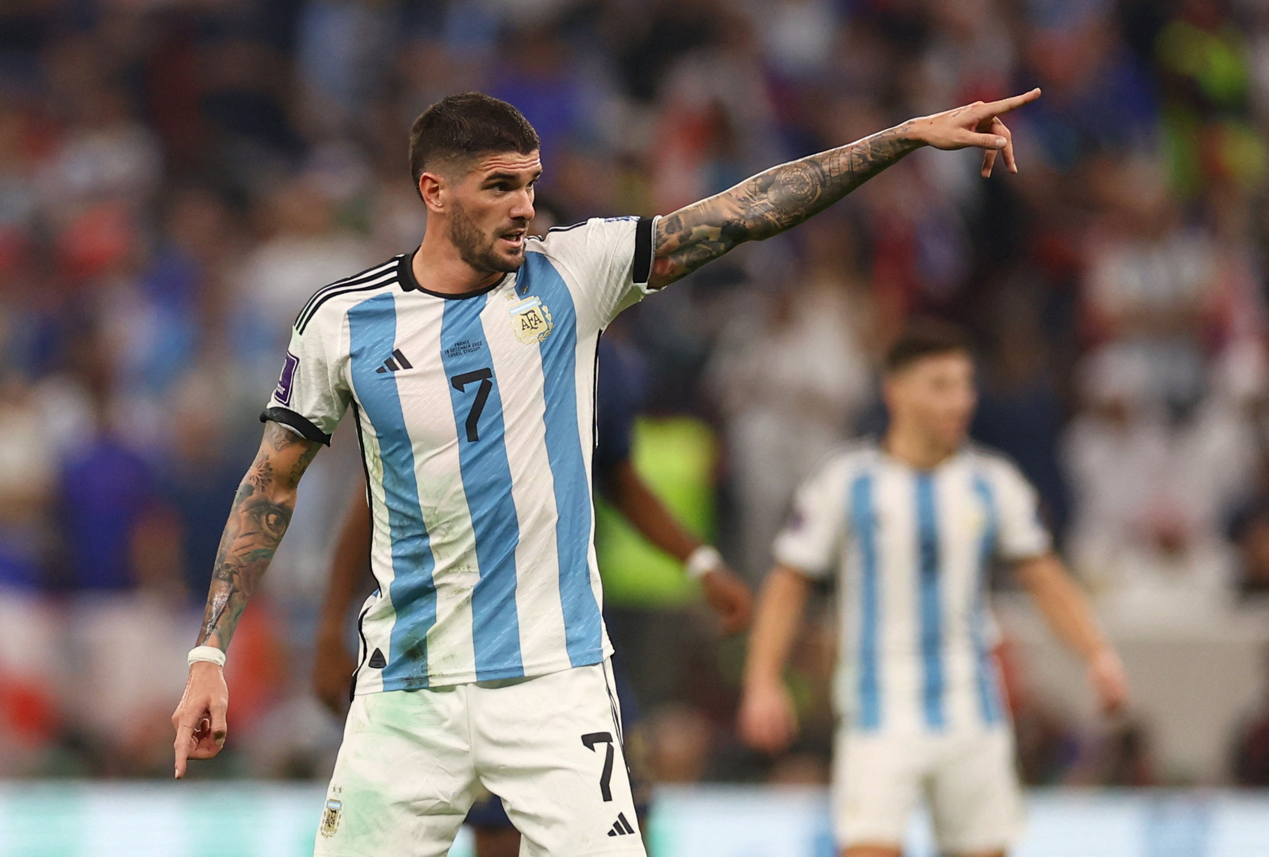 Rodrigo De Paul, una de las piezas claves de la selección argentina, contó que jugó lesionado el partido ante Países Bajos en el Mundial de Qatar 2022 (REUTERS/Kai Pfaffenbach)