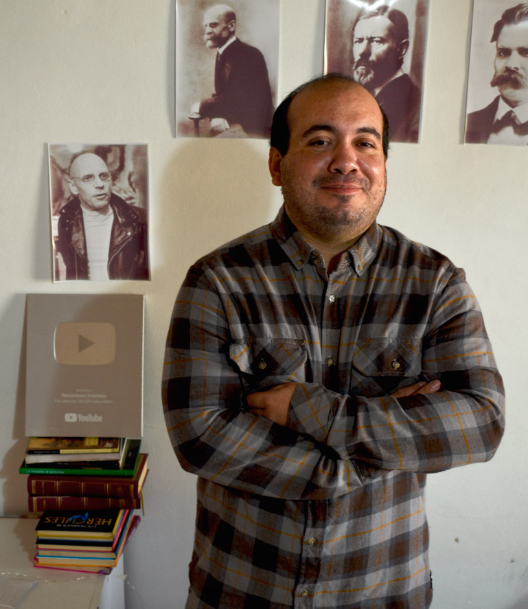 Félix Díaz, es licenciado en Ciencias de la Educación y creador de contenidos en Resúmenes Entelekia 