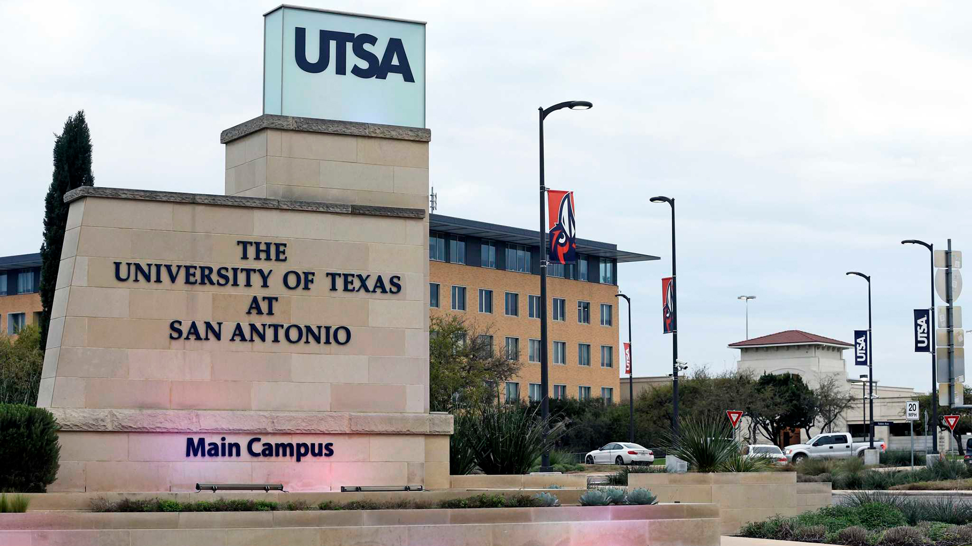 Allawii terminó viviendo en un auto viejo que pudo comprar y no encontró mejor forma para mantenerse que empezar a vender cocaína y marihuana al menudeo en el campus de la Universidad de San Antonio (San Antonio Express-News) 