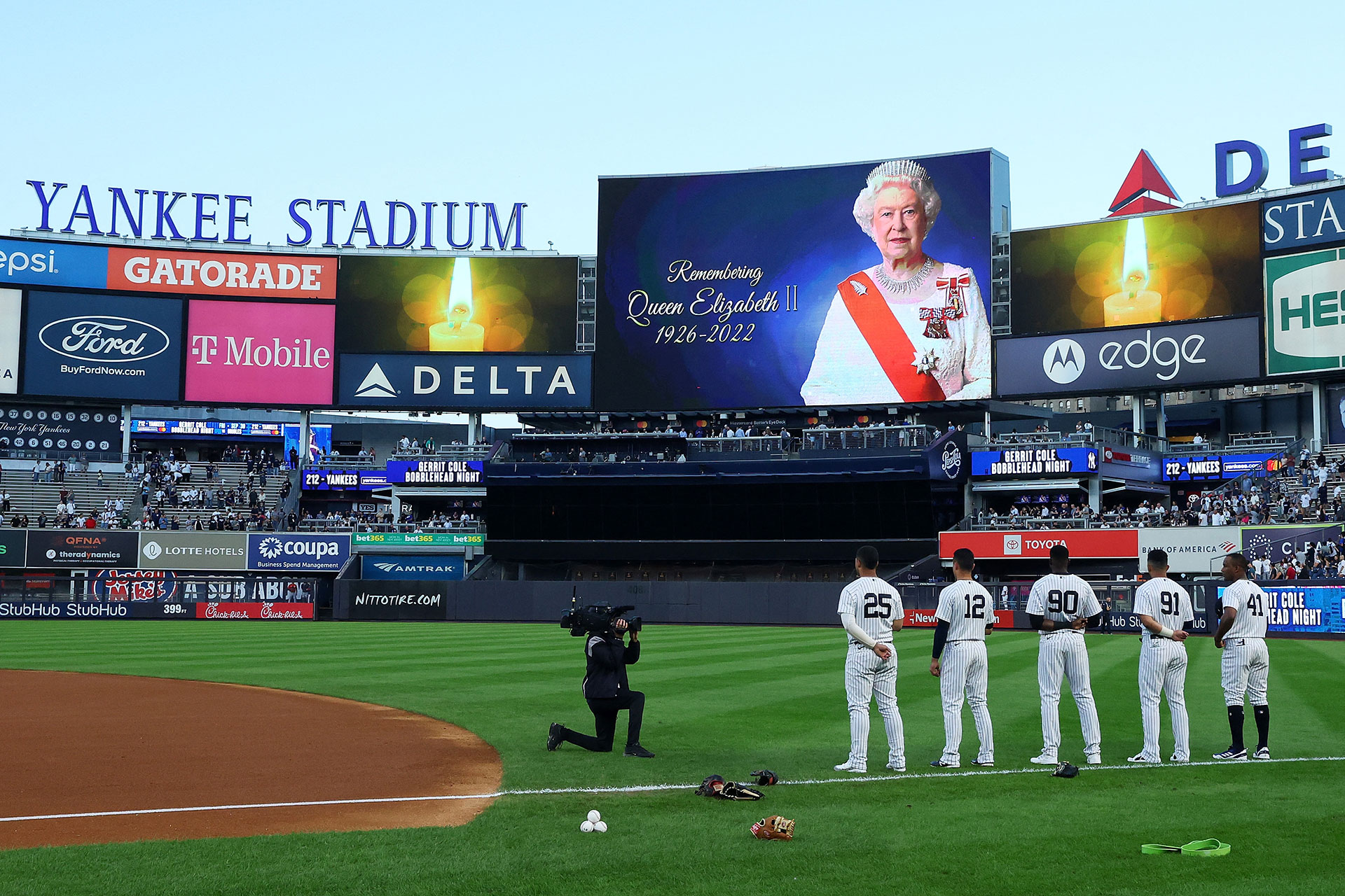 El recuerdo a la reina en un partido de béisbol en Nueva York (Mike Stobe / GETTY IMAGES NORTH AMERICA / Getty Images via AFP)