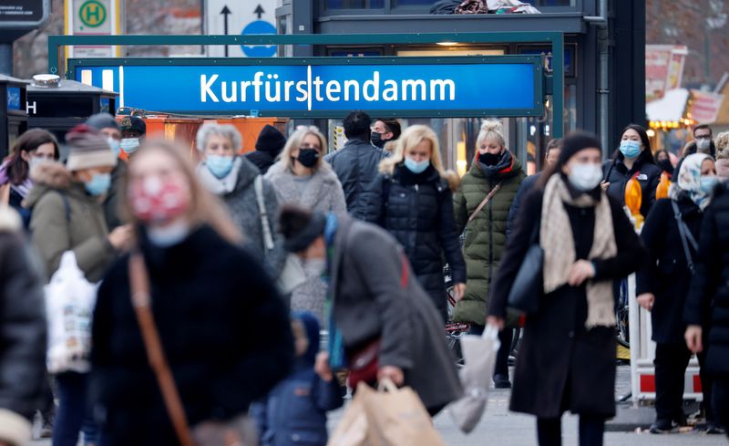 FOTO DE ARCHIVO: Imagen de la calle comercial Kurfurstendamm de Berlín, Alemania. REUTERS/Fabrizio Bensch