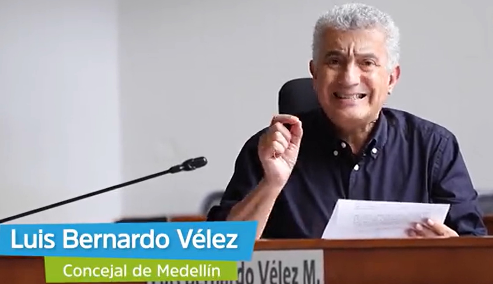 El concejal de Medellín Luis Bernardo Vélez renunció al partido Independientes, pero no a su curul
