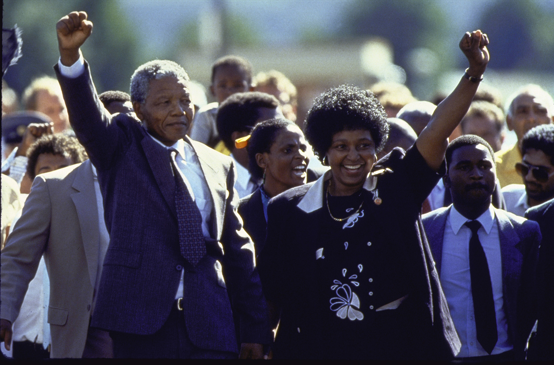 27 años en celdas húmedas, sometido a trabajos forzados y aislado del mundo: el día que Mandela recuperó la libertad