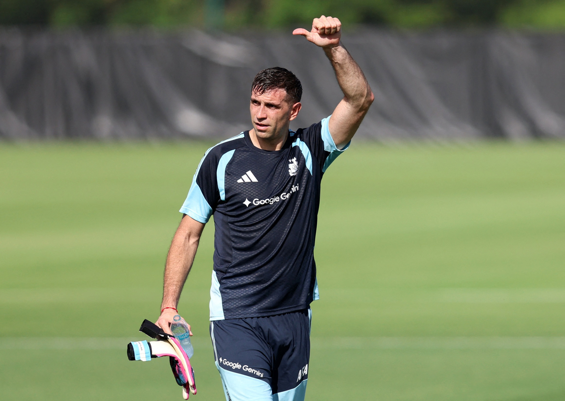 El contundente mensaje de Dibu Mart&iacute;nez en la pr&aacute;ctica a cuatro d&iacute;as del debut de la selecci&oacute;n argentina en el Mundial