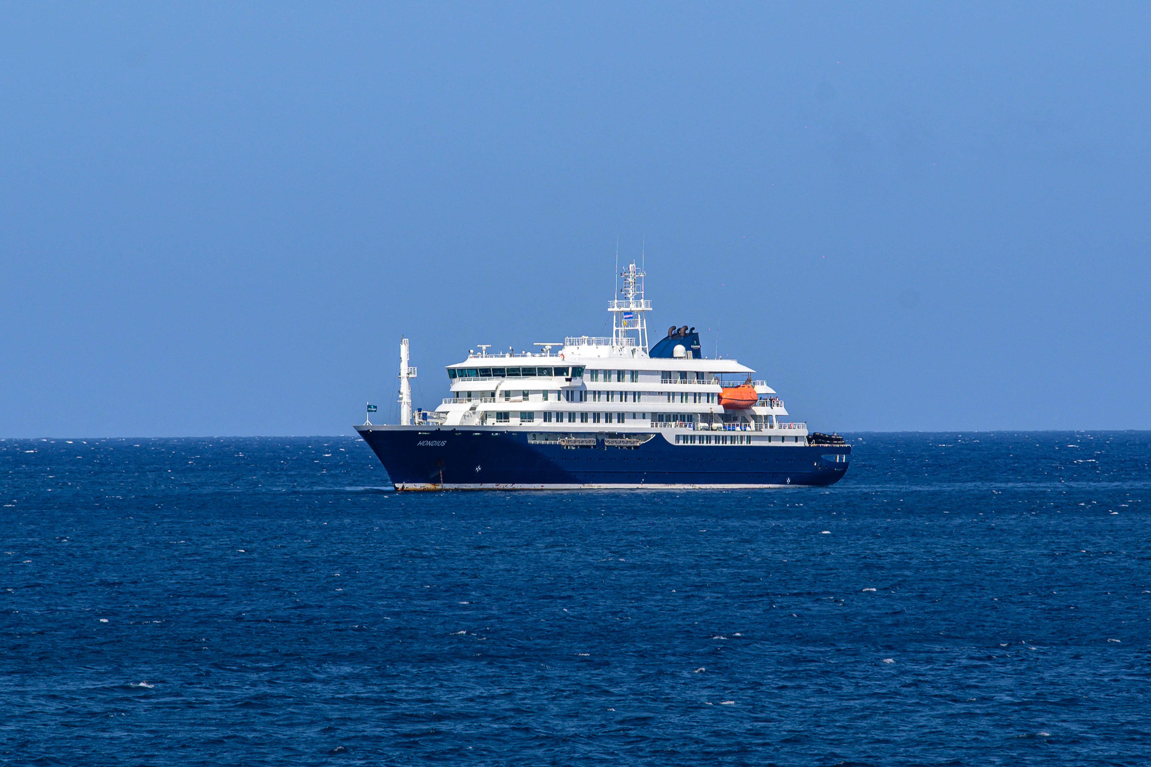 El Gobierno canario planta cara a Moncloa: cuestiona la decisión del  Ejecutivo de Sánchez de que el crucero con hantavirus haga escala en  Canarias - Infobae