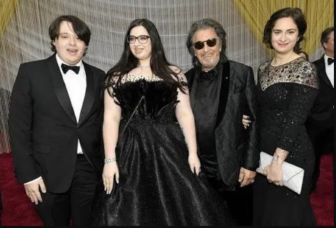 Al Pacino junto a su hijos Julie Marie y los gemelos Anton James y Olivia Rose.