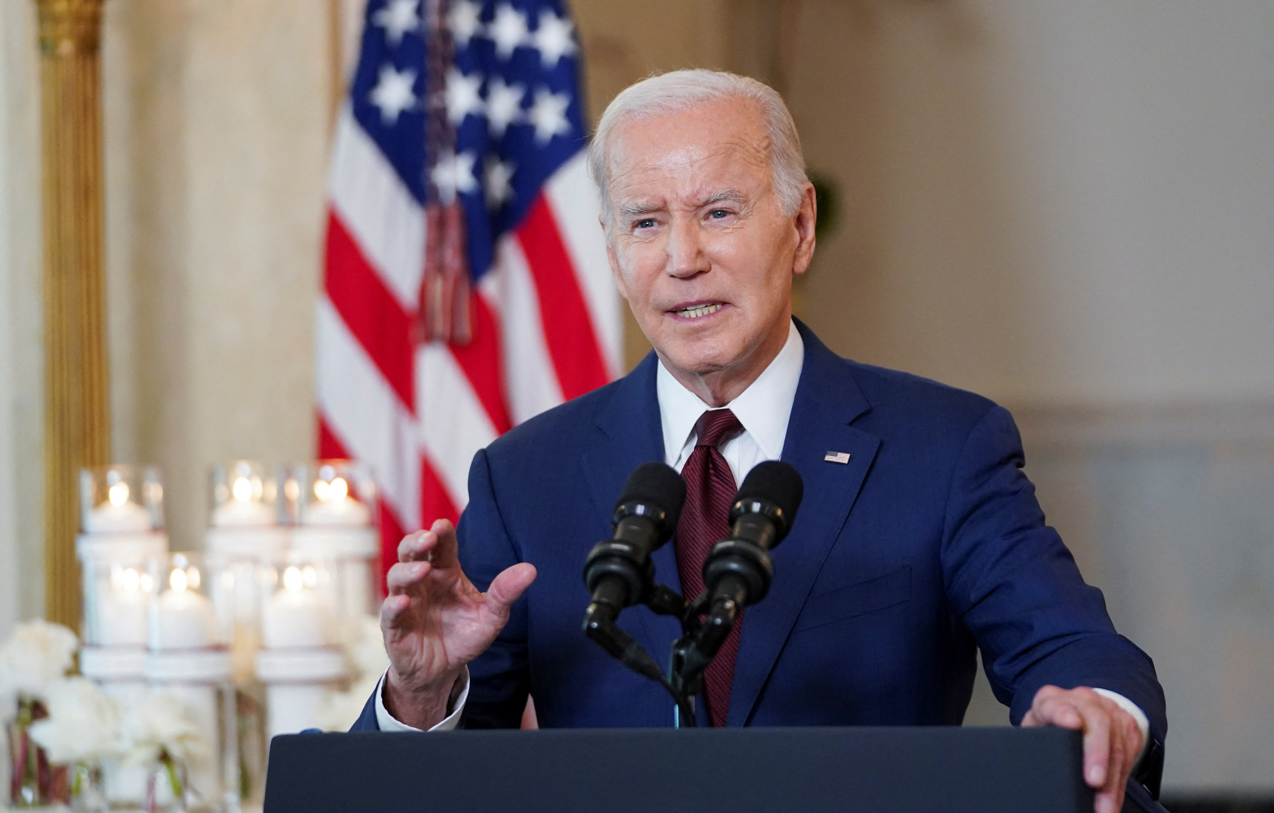 A días de un posible default, Biden propuso congelar los gastos públicos de Estados Unidos en medio de las tensas negociaciones