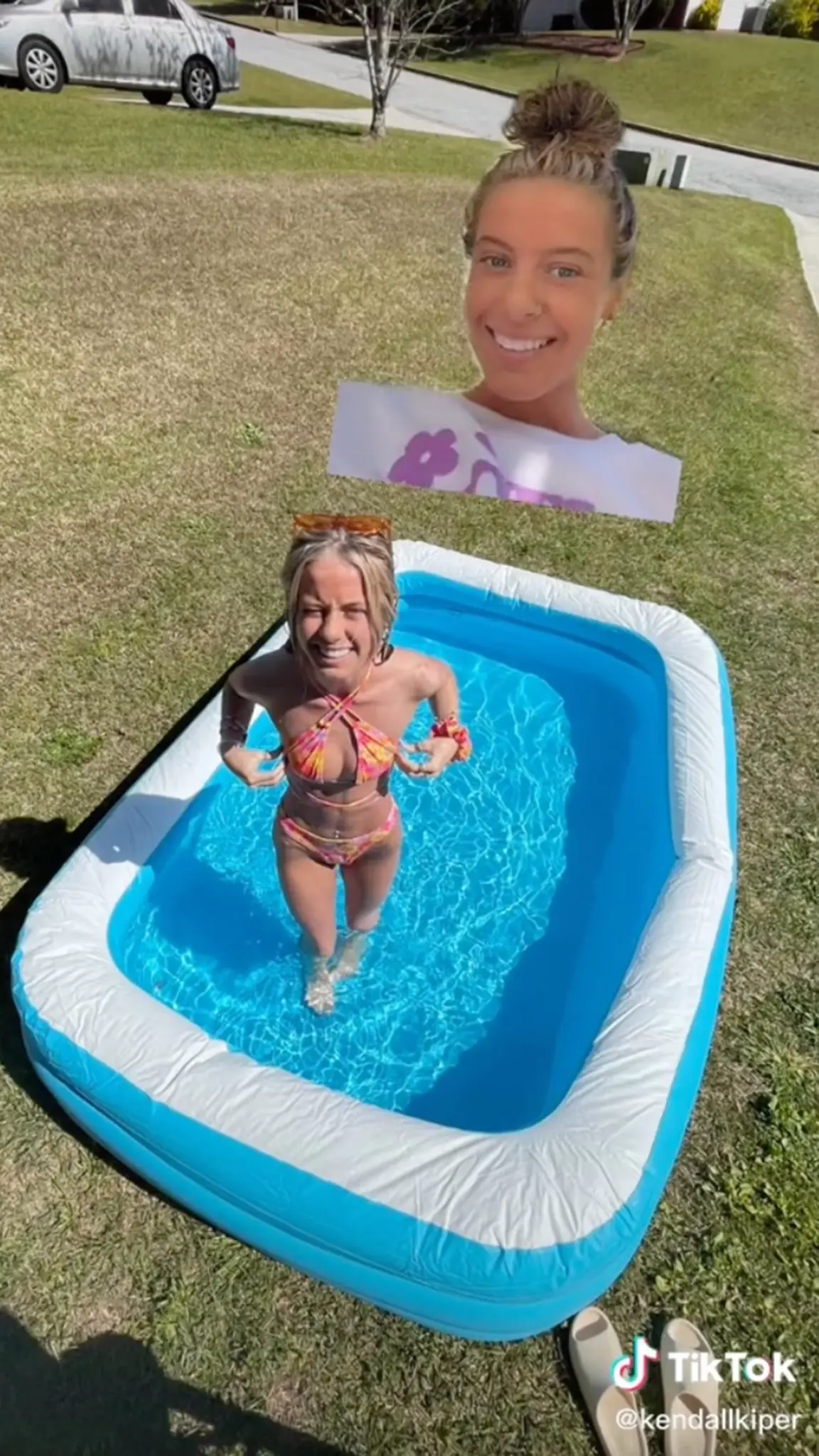 La realidad es que la influencer compró una piscina inflable para tomarse la foto.