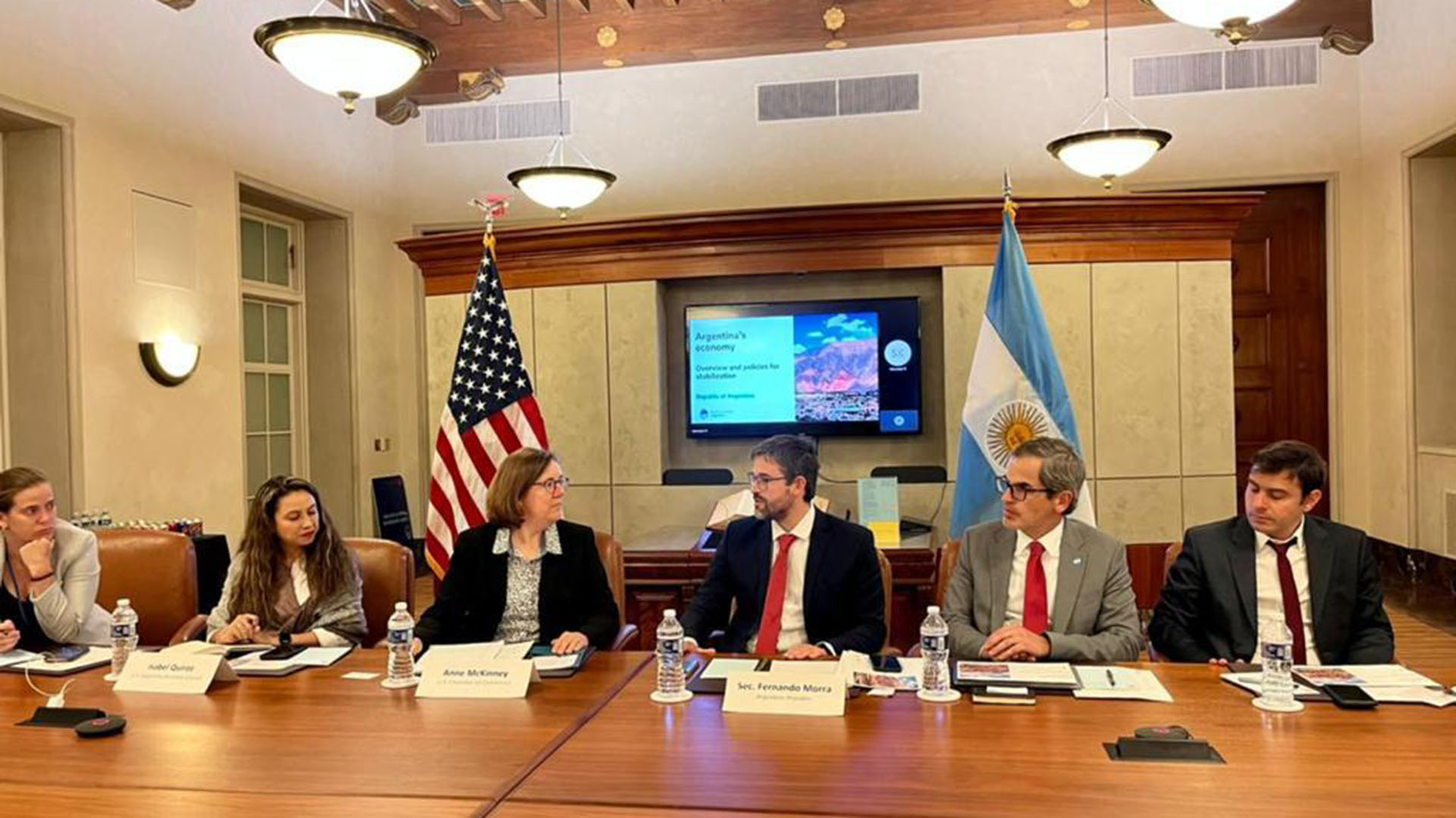 Fernando Morra ante empresarios en una reunión con el US Business Council