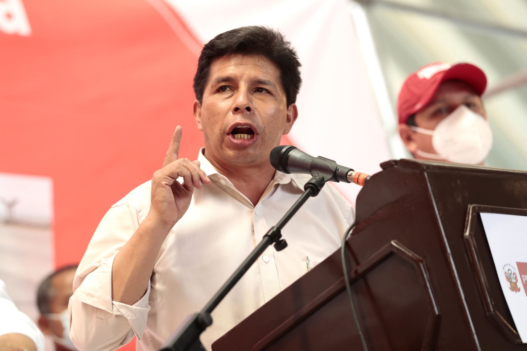 Vacancia contra Pedro Castillo debe darse respetando lo dictado en la Constitución, según Carlos Mesía