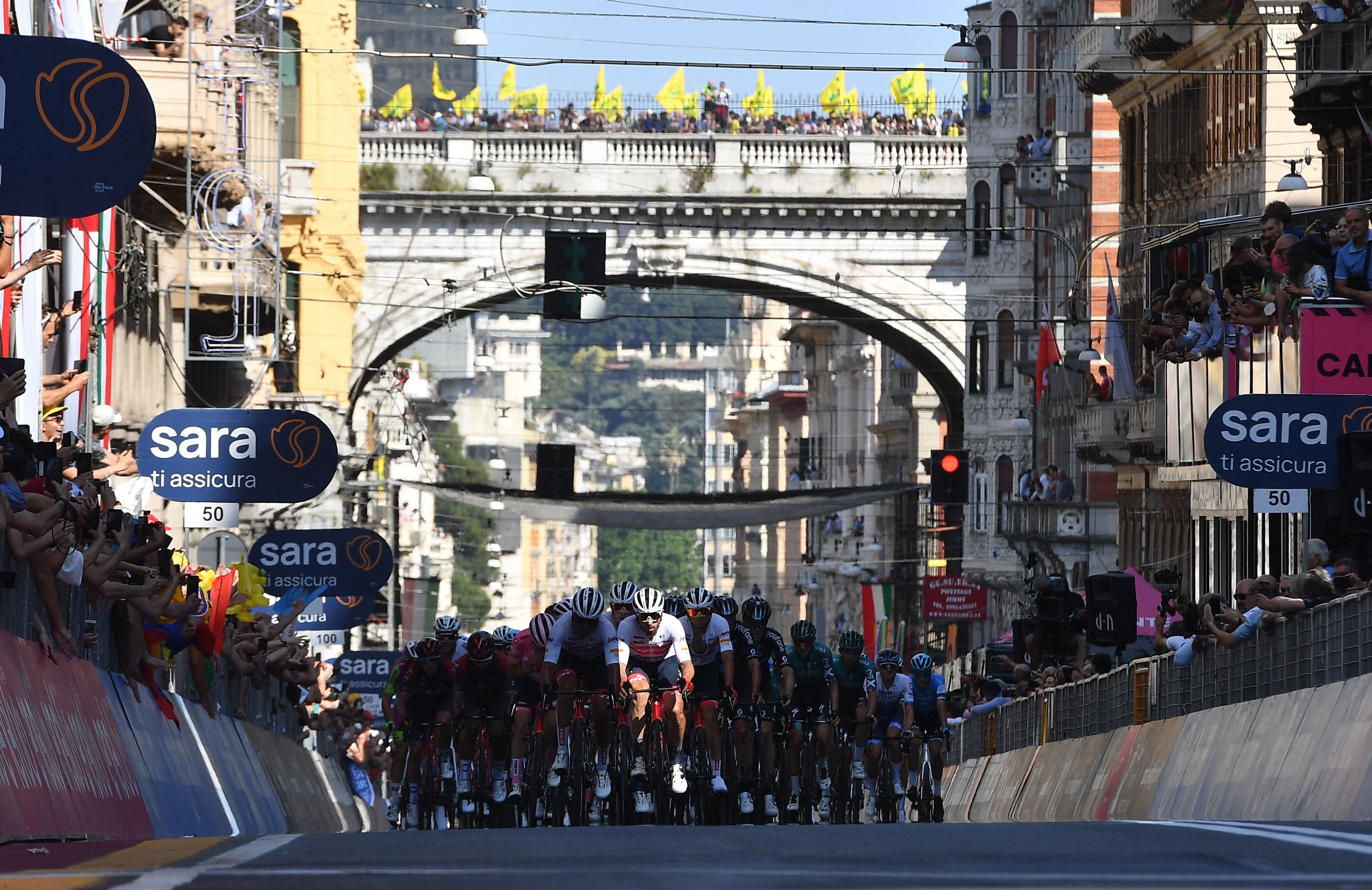 Ciclismo - Giro d'Italia - etapa 12 - Parma a Génova, Italia - 19 de mayo de 2022 Vista general durante la etapa 12 REUTERS/Jennifer Lorenzini
