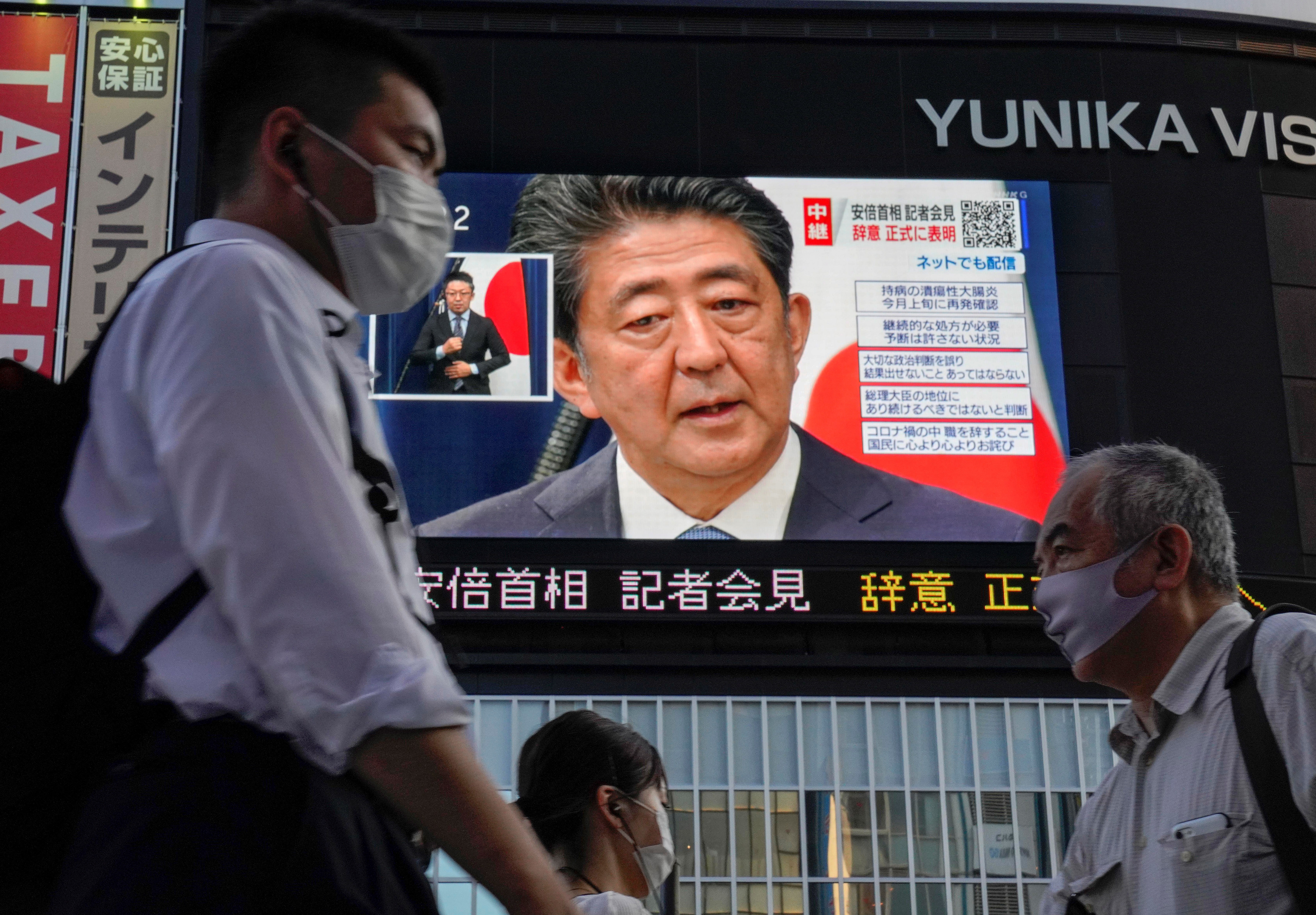 Con el anuncio de su renuncia como primer ministro por motivos de salud, Shinzo Abe deja inacabado uno de sus proyectos estrella. EFE/EPA/KIMIMASA MAYAMA
