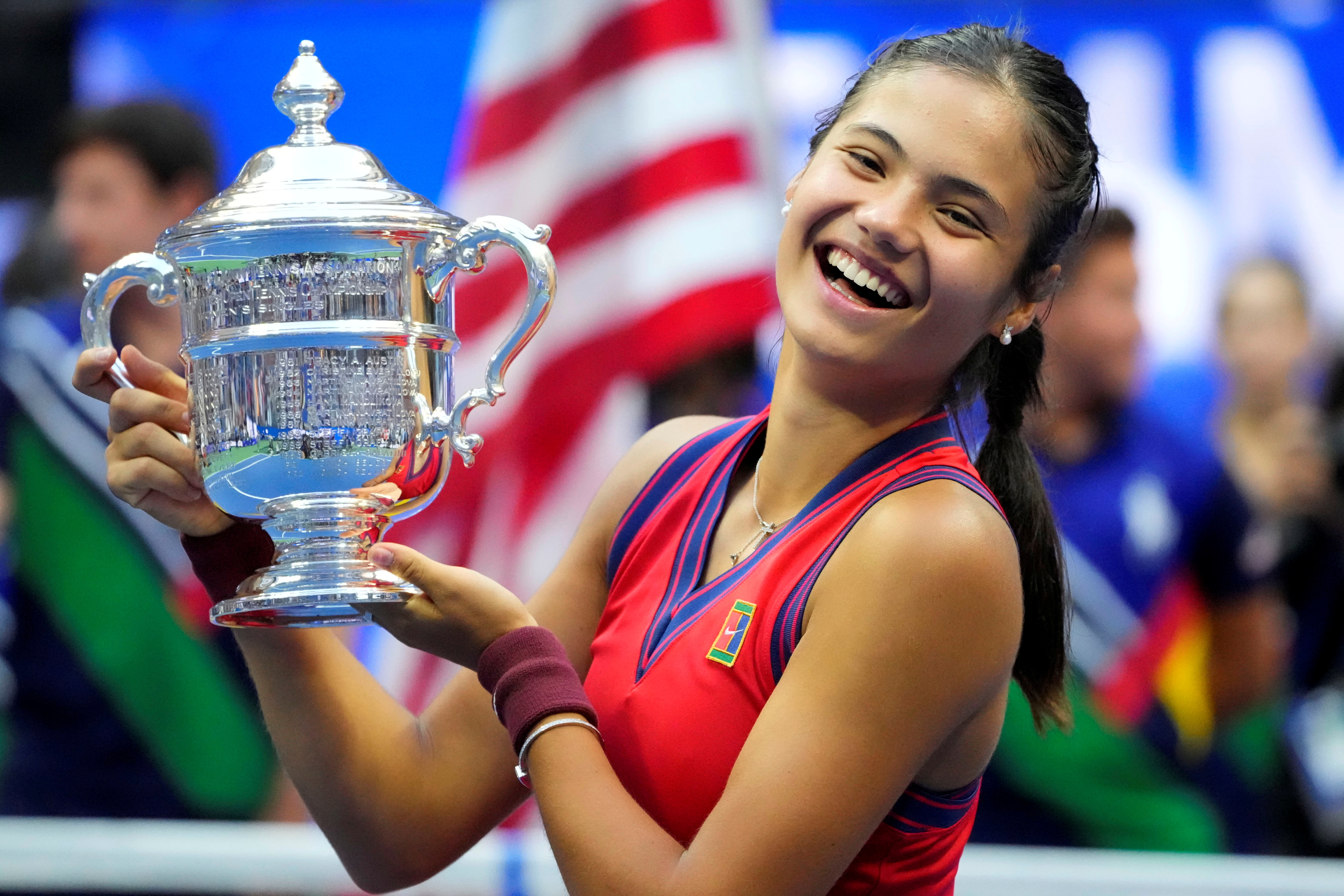 Emma Raducanu dio un golpe en el circuito femenino en el US Open (Foto: Reuters)