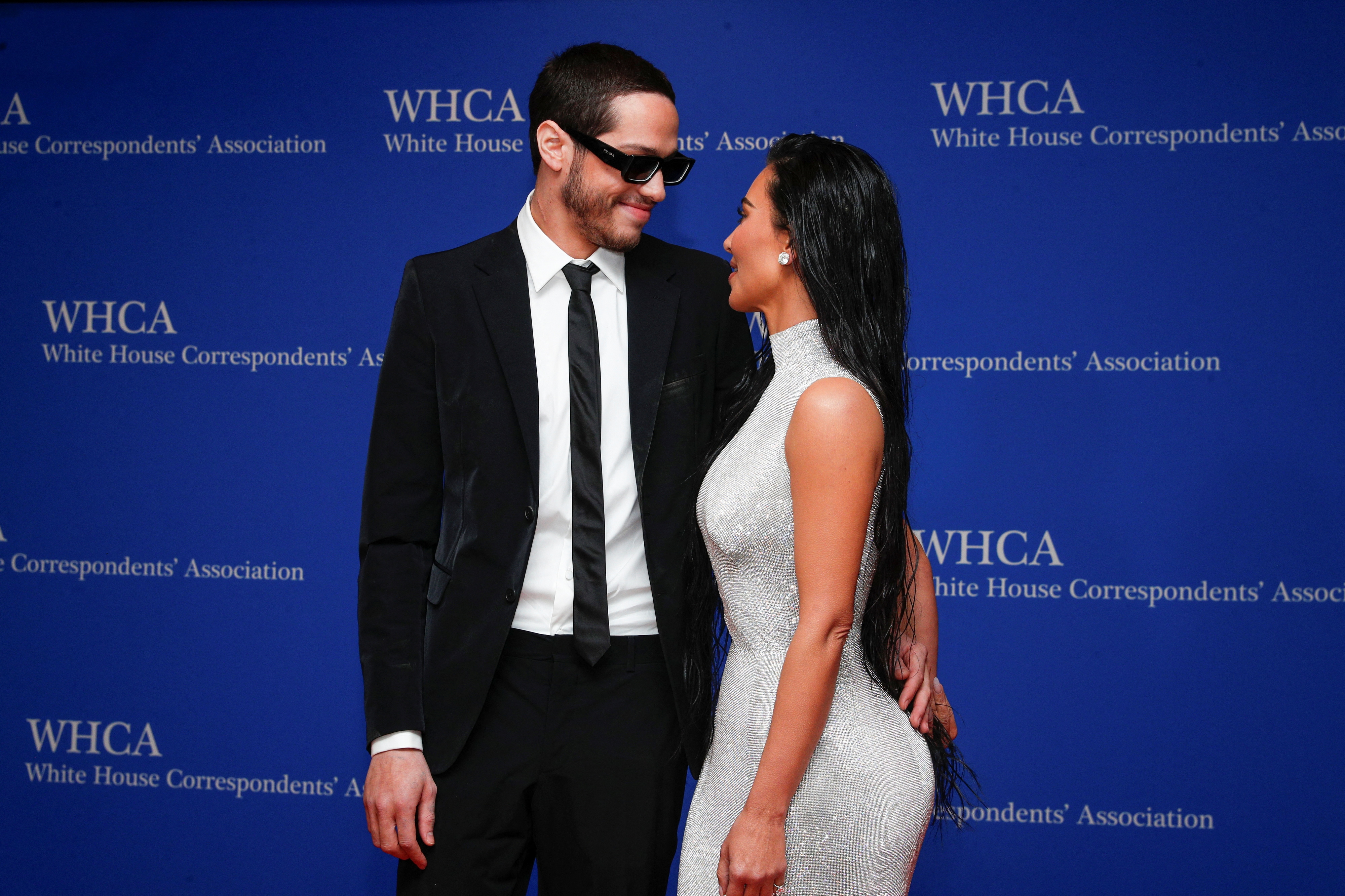 Kim Kardashian y Pete Davidson en la Casa Blanca (Reuters)