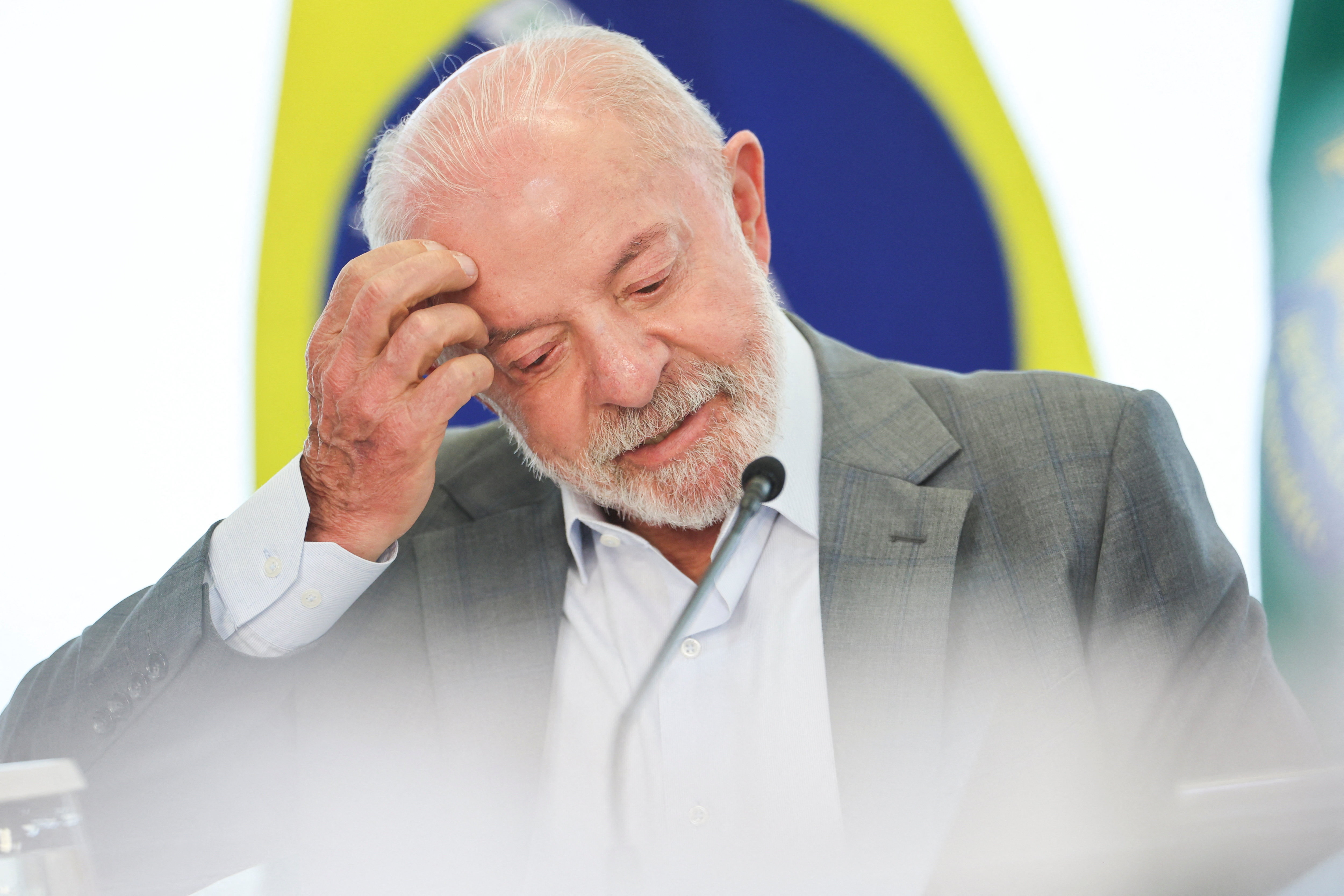 Una encuesta señala que la ventaja de Lula sobre Flávio Bolsonaro se redujo de cara a la primera vuelta en Brasil