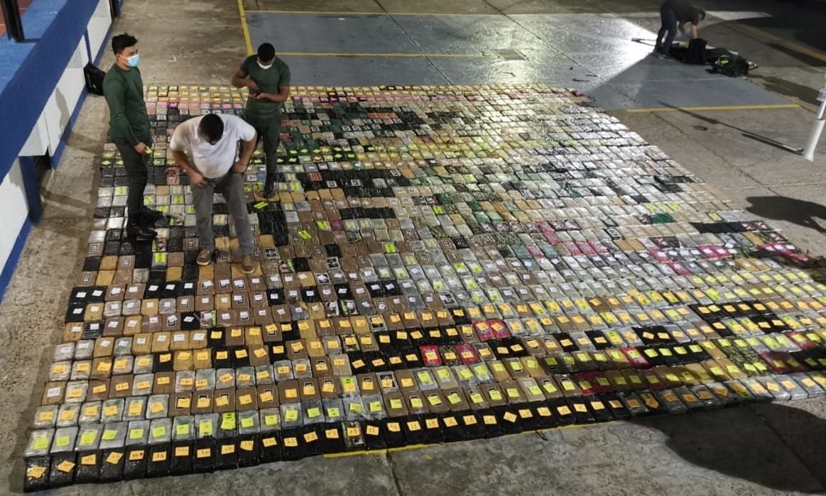 Autoridades incautan 1,5 toneladas de cocaína y 5 kilos de anfetaminas en  la bahía de Cartagena - Infobae