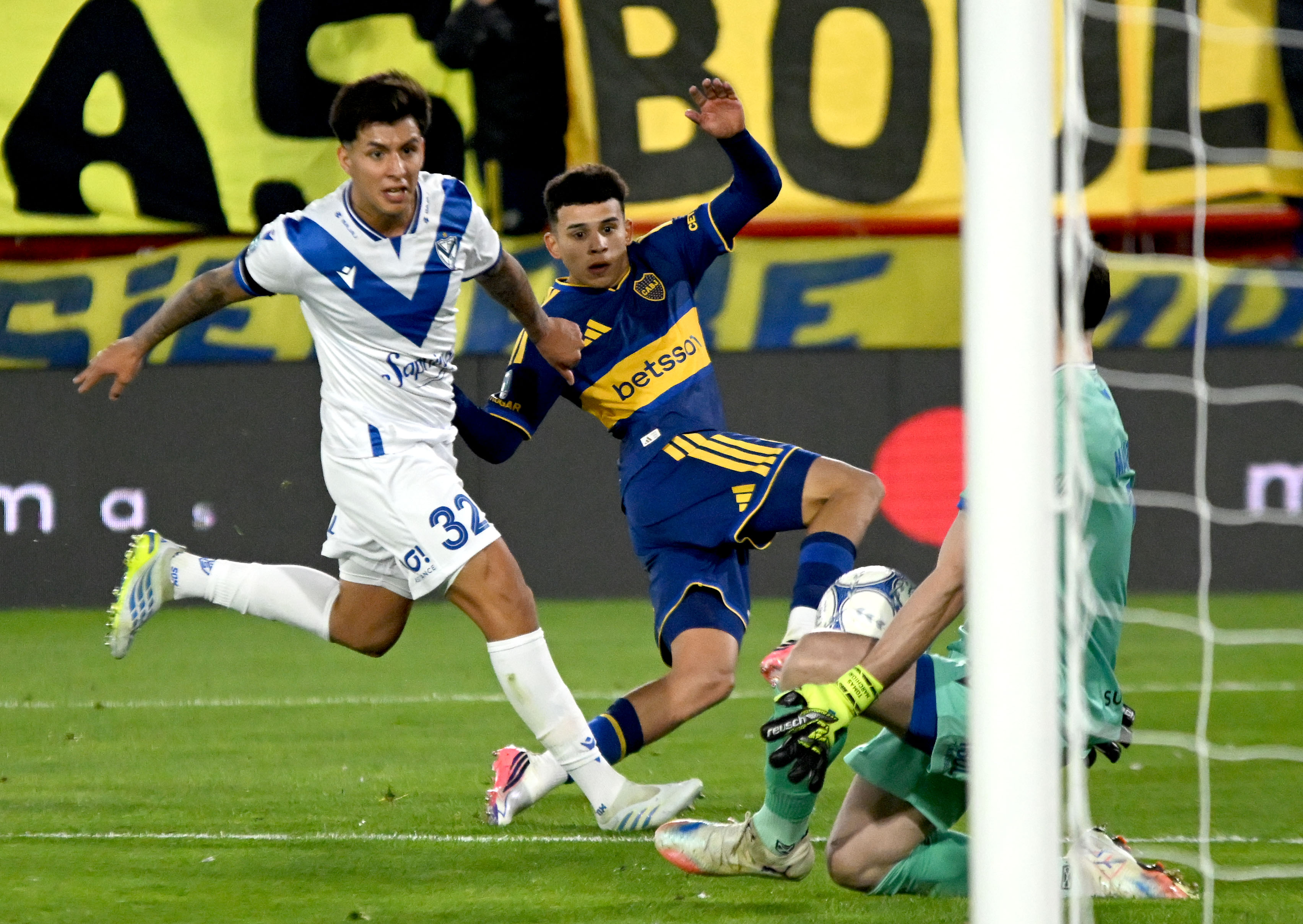 Boca Juniors empat&oacute; 1-1 con V&eacute;lez y no se pudo acercar a la cima de la Zona A del Torneo Clausura