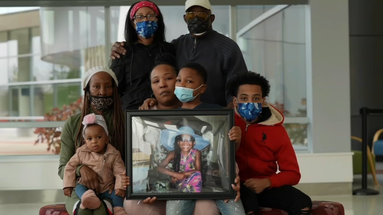 La familia de Nylah Anderson, una niña de 10 años que murió haciendo el desafío viral, está pidiendo justicia para la pequeña y demandando a TikTok para que no vuelvan a suceder casos similares.