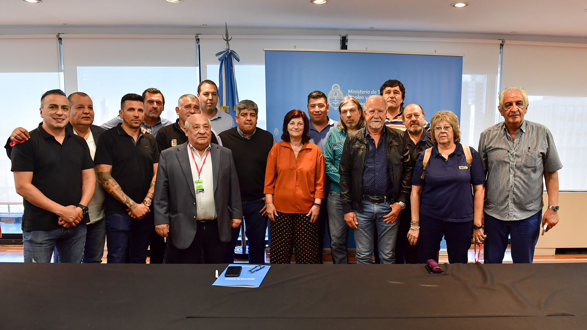 La ministra de Trabajo junto a dirigentes gremiales