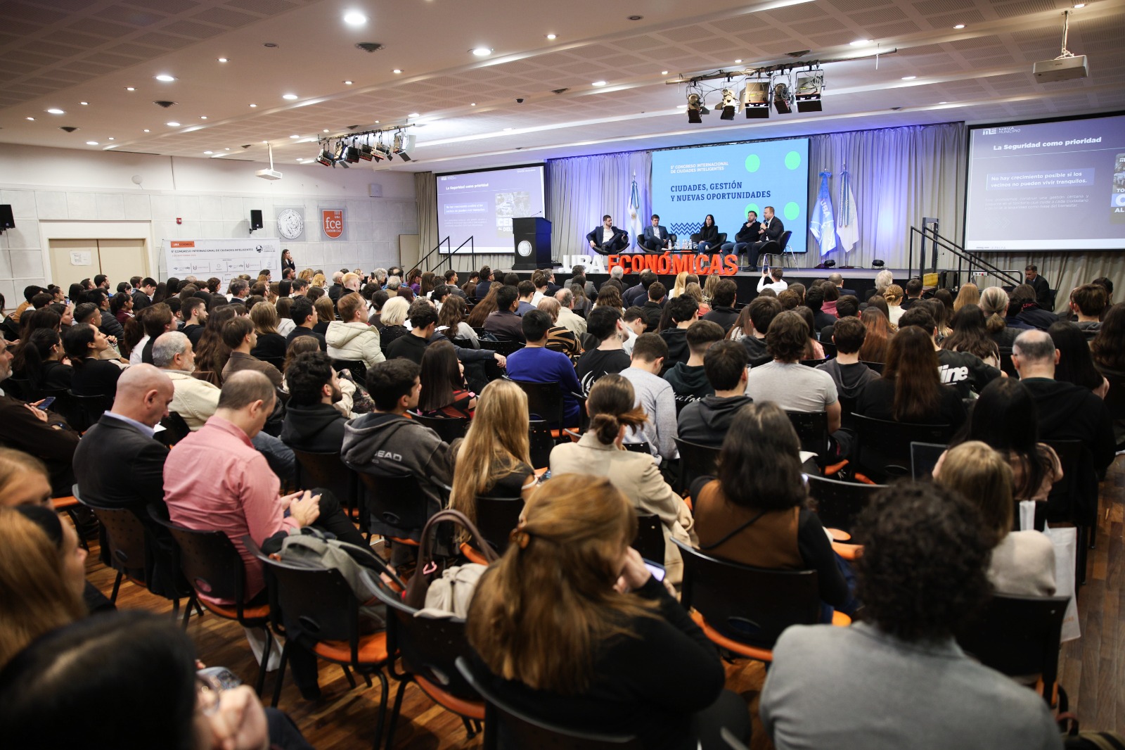 La UBA reunió a intendentes y especialistas para debatir el futuro de las ciudades y la inteligencia artificial