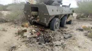 Un vehículo blindado 6x6 WZ551 de Norinco destruido en Kenia por terroristas islámicas en la frontera con Somalía (The Standard)