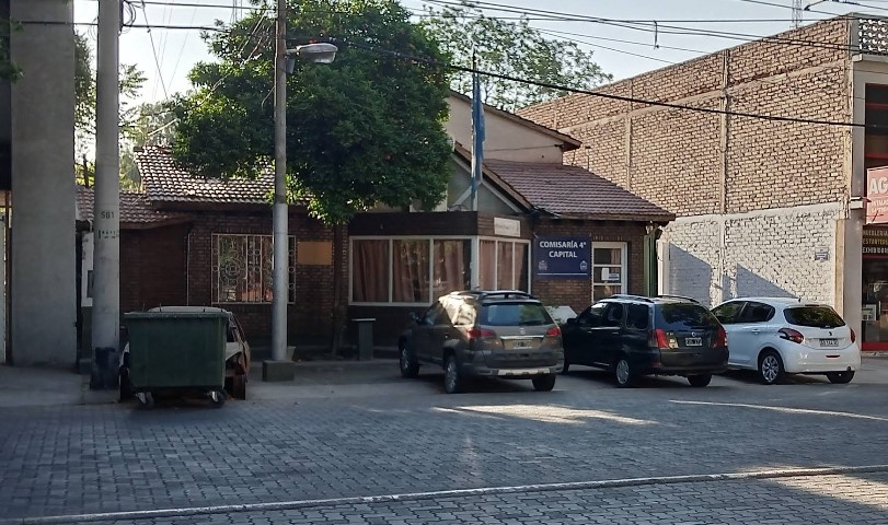 El gesto en un partido de béisbol que generó repudio: una fanática se quedó con una pelota que un padre le había regalado a su hijo