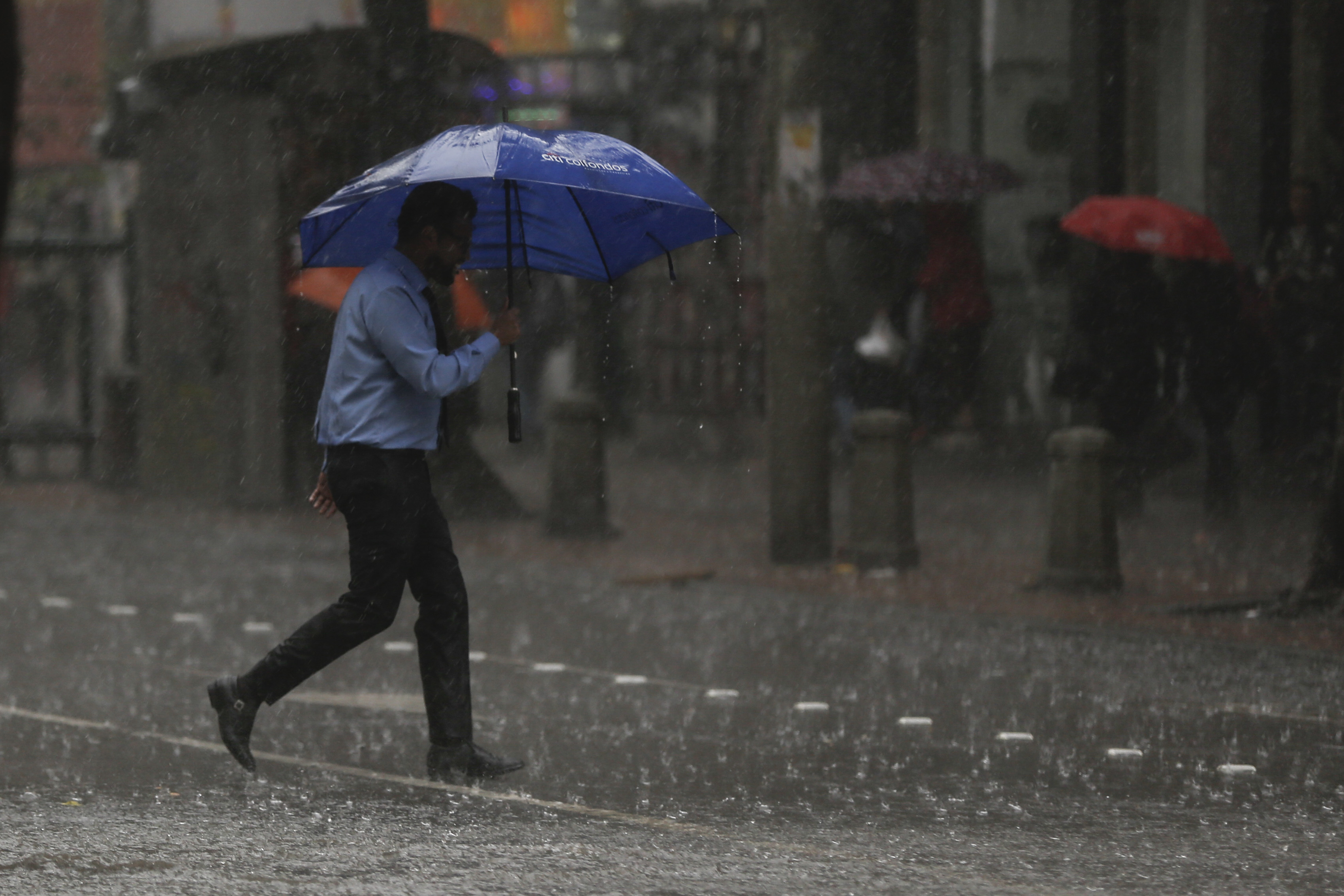 CAR entregó más de 600 kits de lluvias para habitantes de la zona rural de Bogotá
