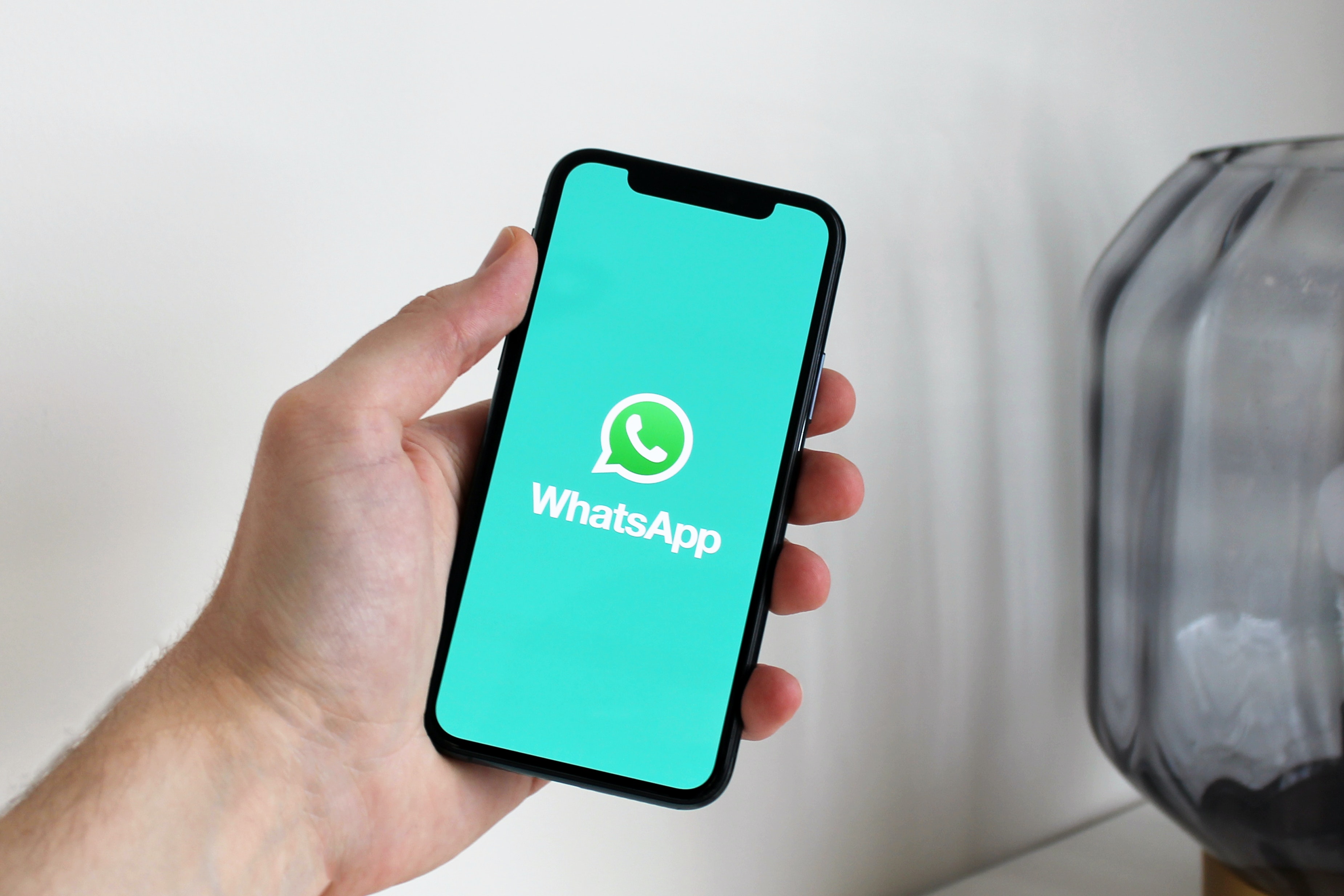 WhatsApp se convierte en una app de oficina, llega la función para compartir pantalla