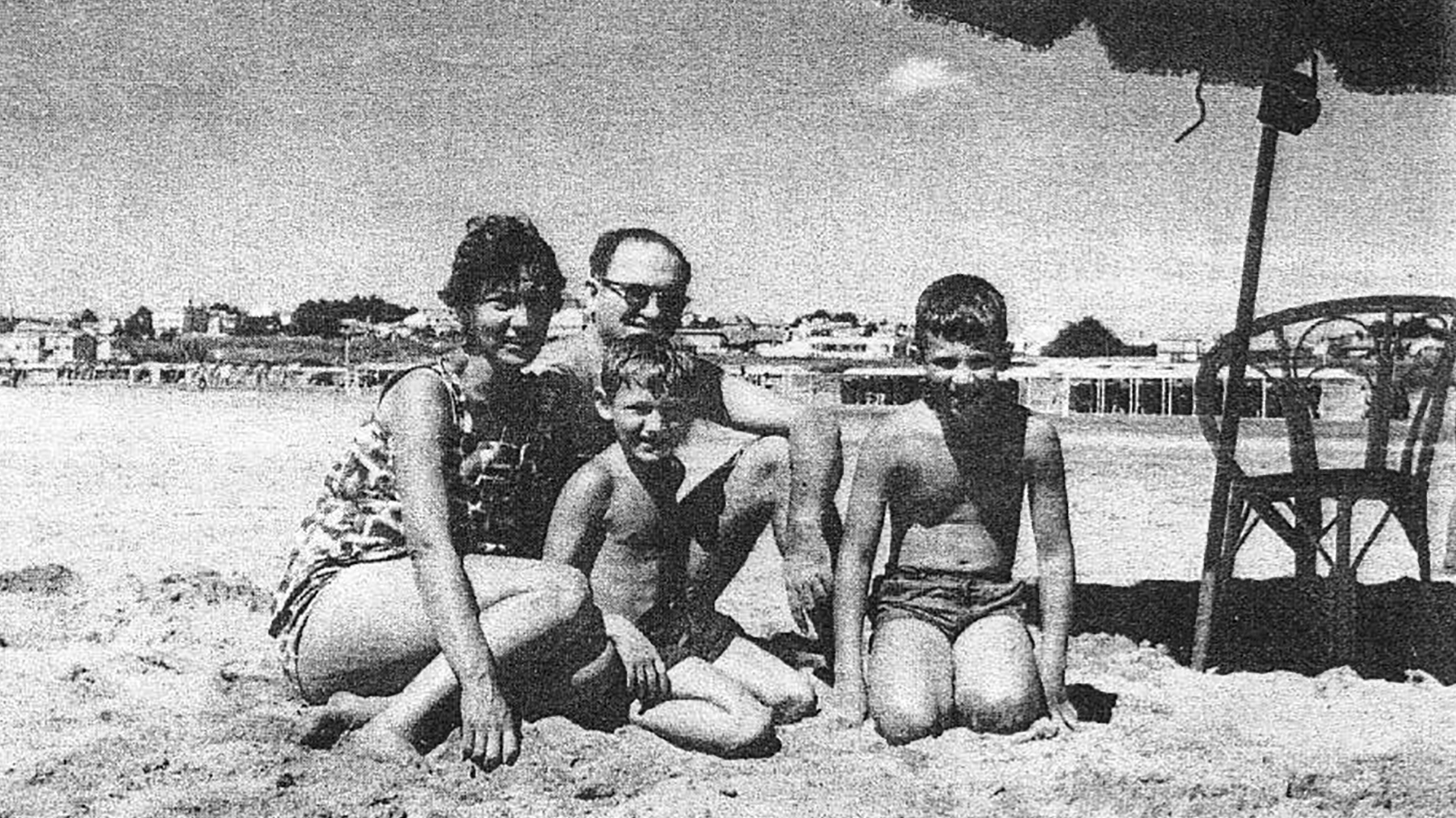 Jacobo Timerman y Risha Mindlin (embarazada de Javier), con sus hijos Daniel y Héctor en Punta del Este