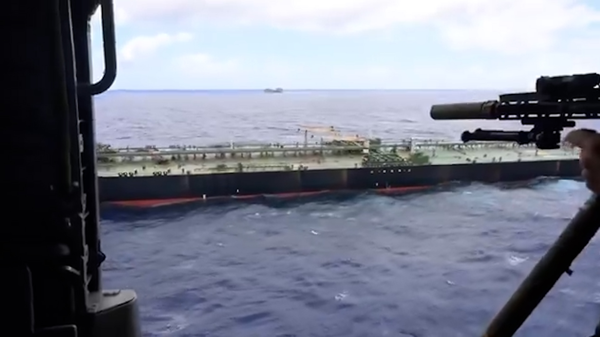 El ejército de Estados Unidos interceptó un barco que intentaba evadir las sanciones impuestas al comercio ilegal de petróleo